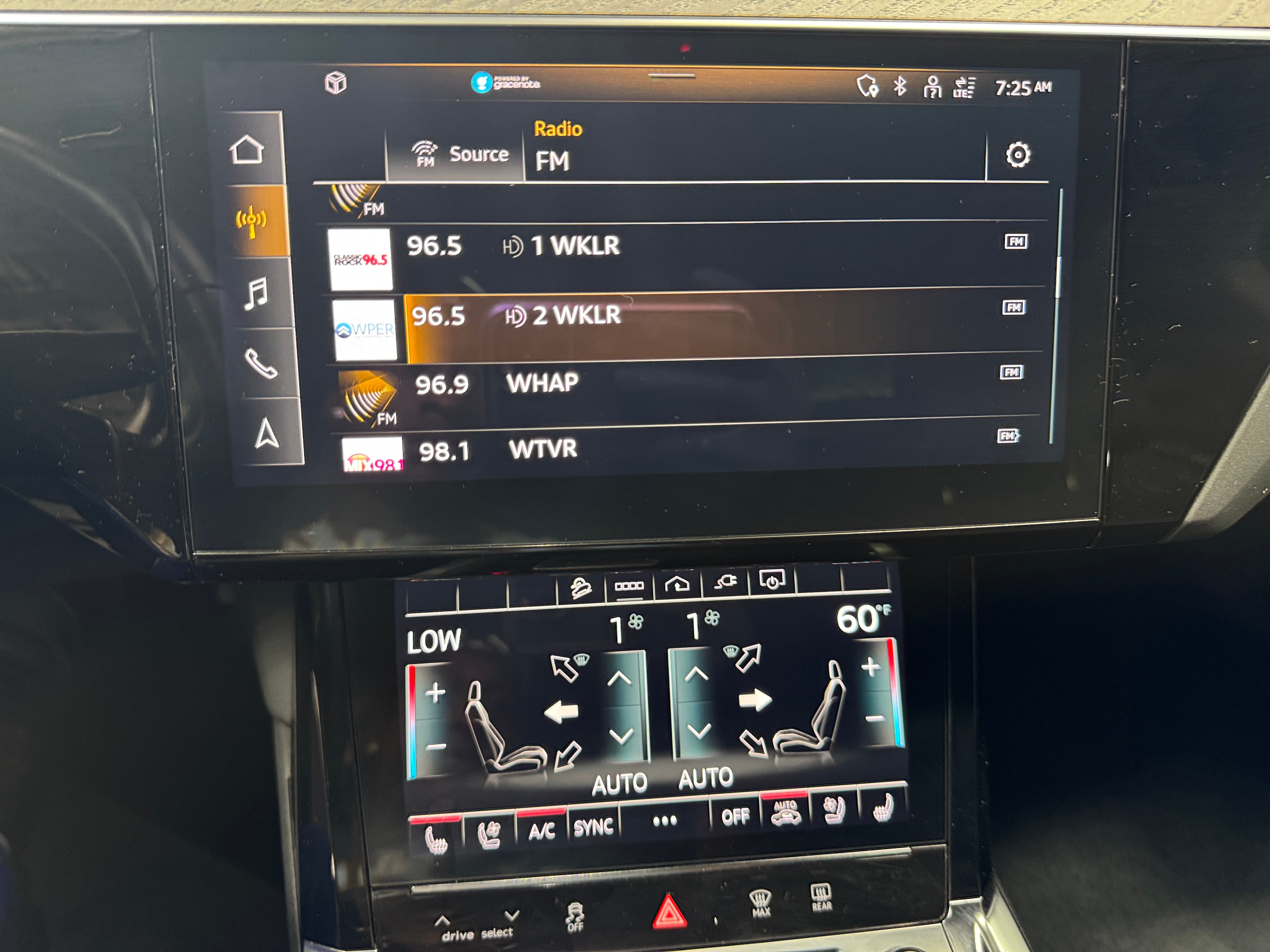 2022 Audi e-tron Premium Plus 3