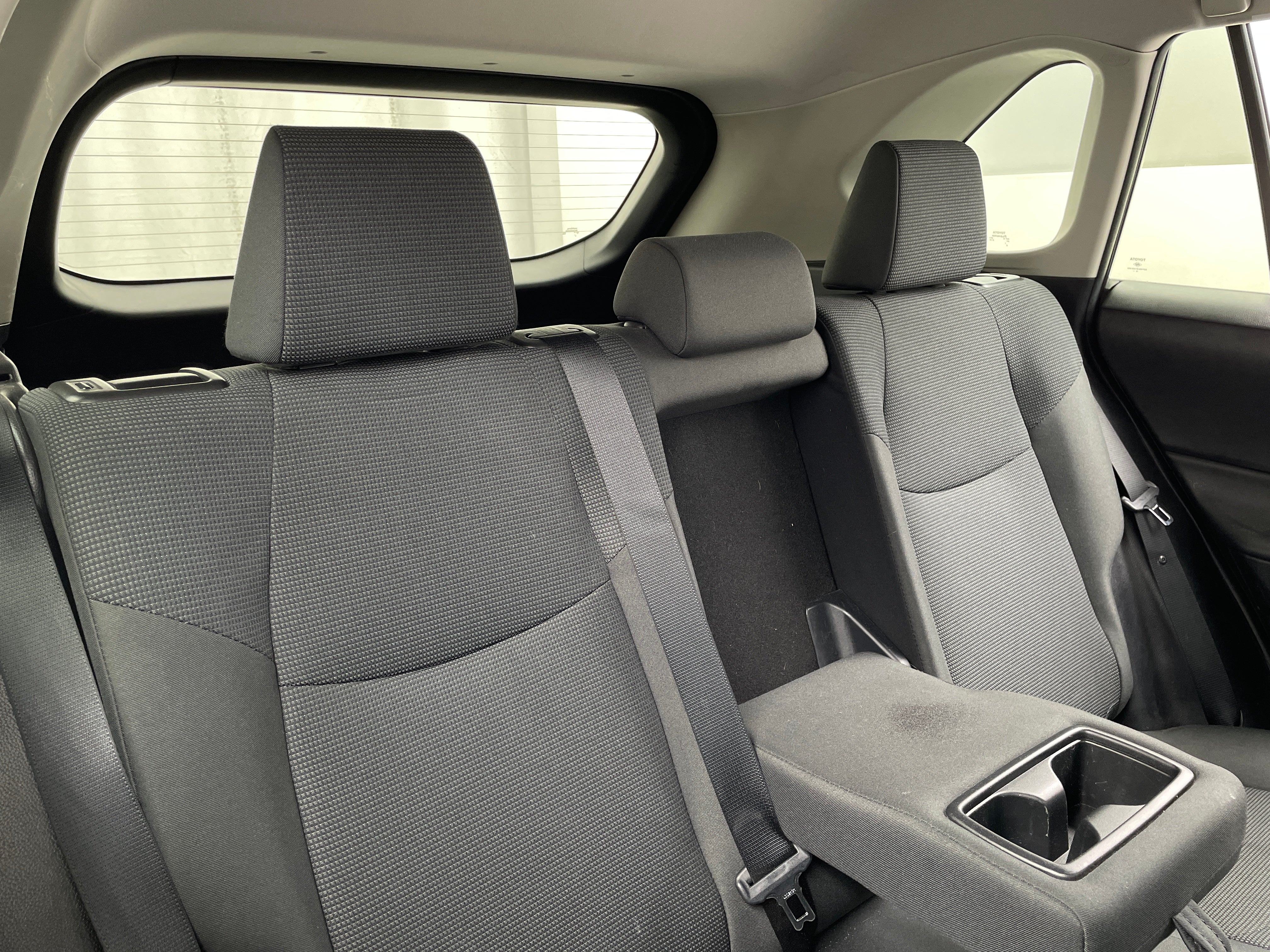 2020 Toyota RAV4 LE 6
