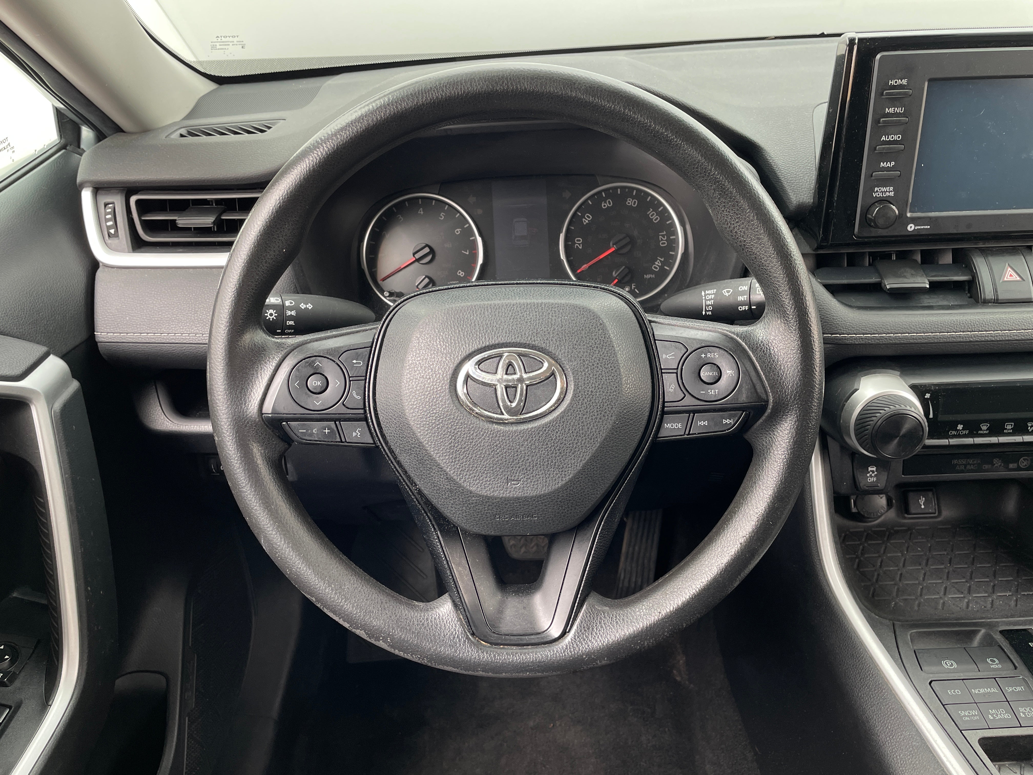 2020 Toyota RAV4 LE 5