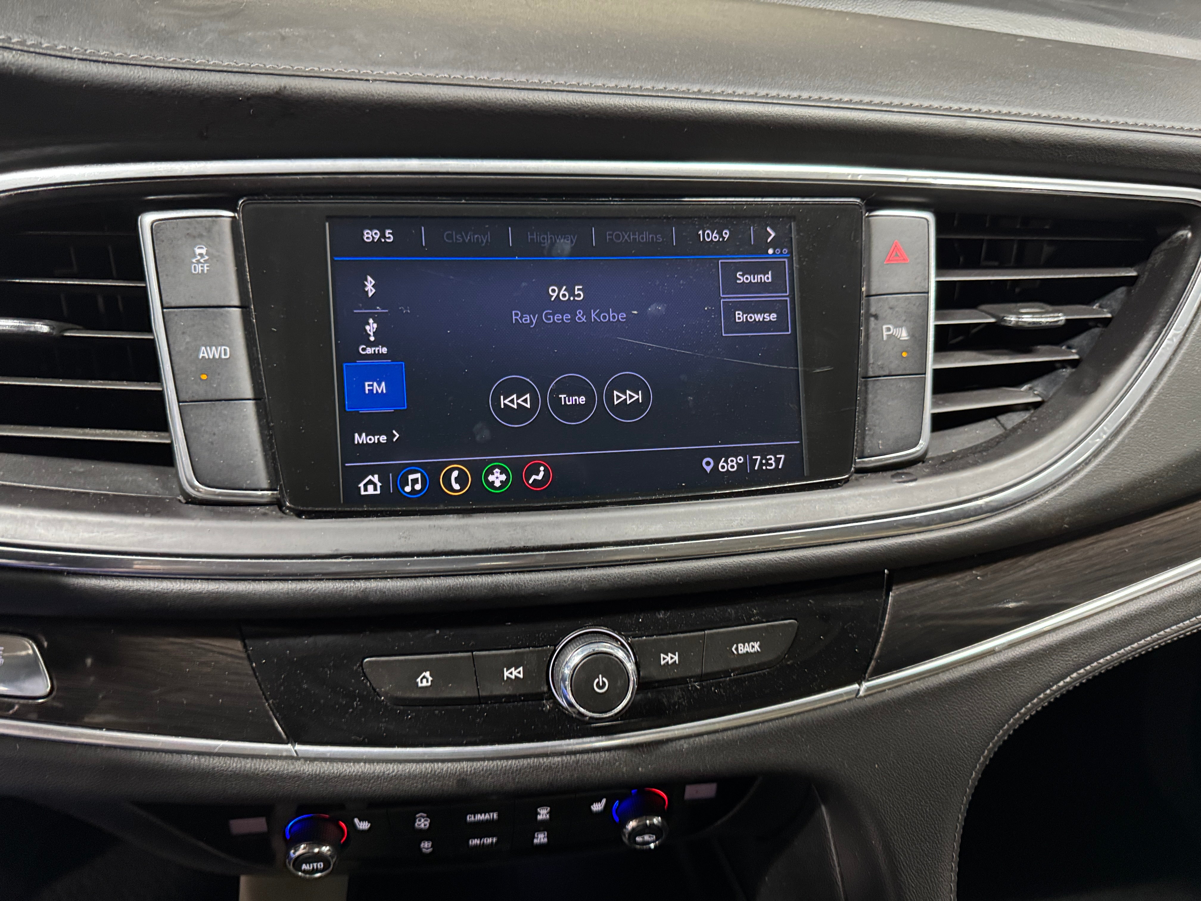 2020 Buick Enclave Essence 3