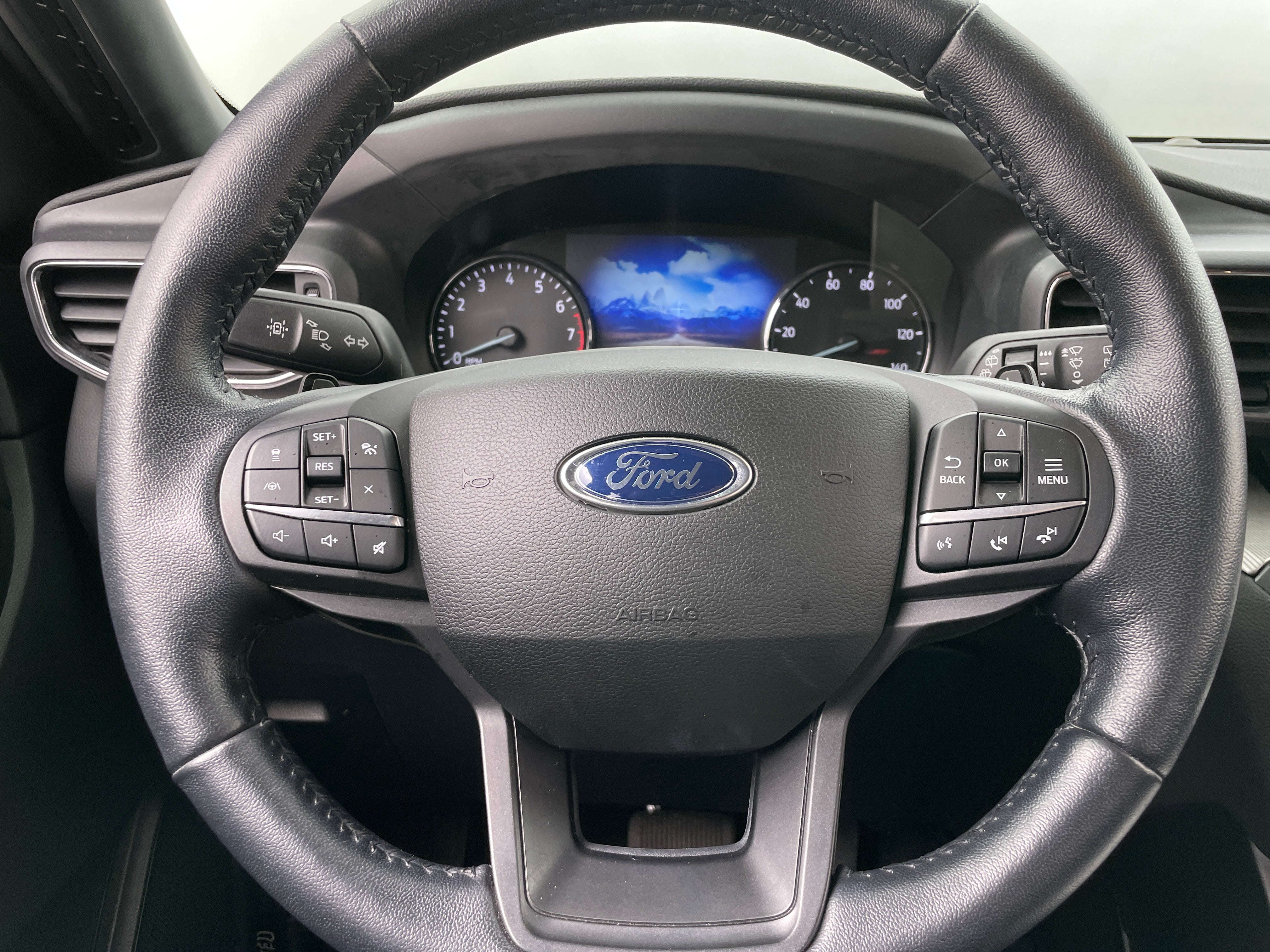 2020 Ford Explorer XLT 4