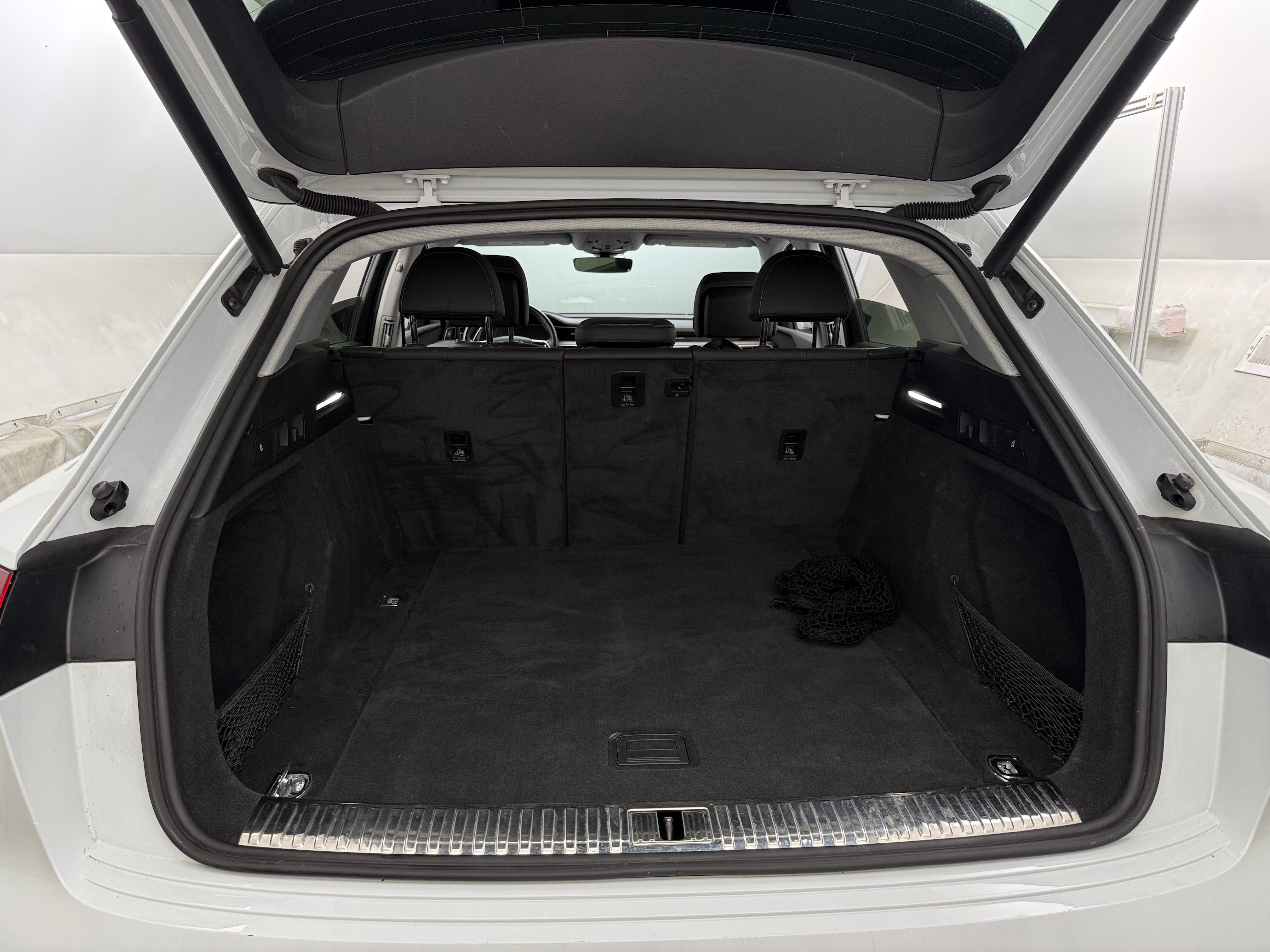 2019 Audi e-tron Premium Plus 6