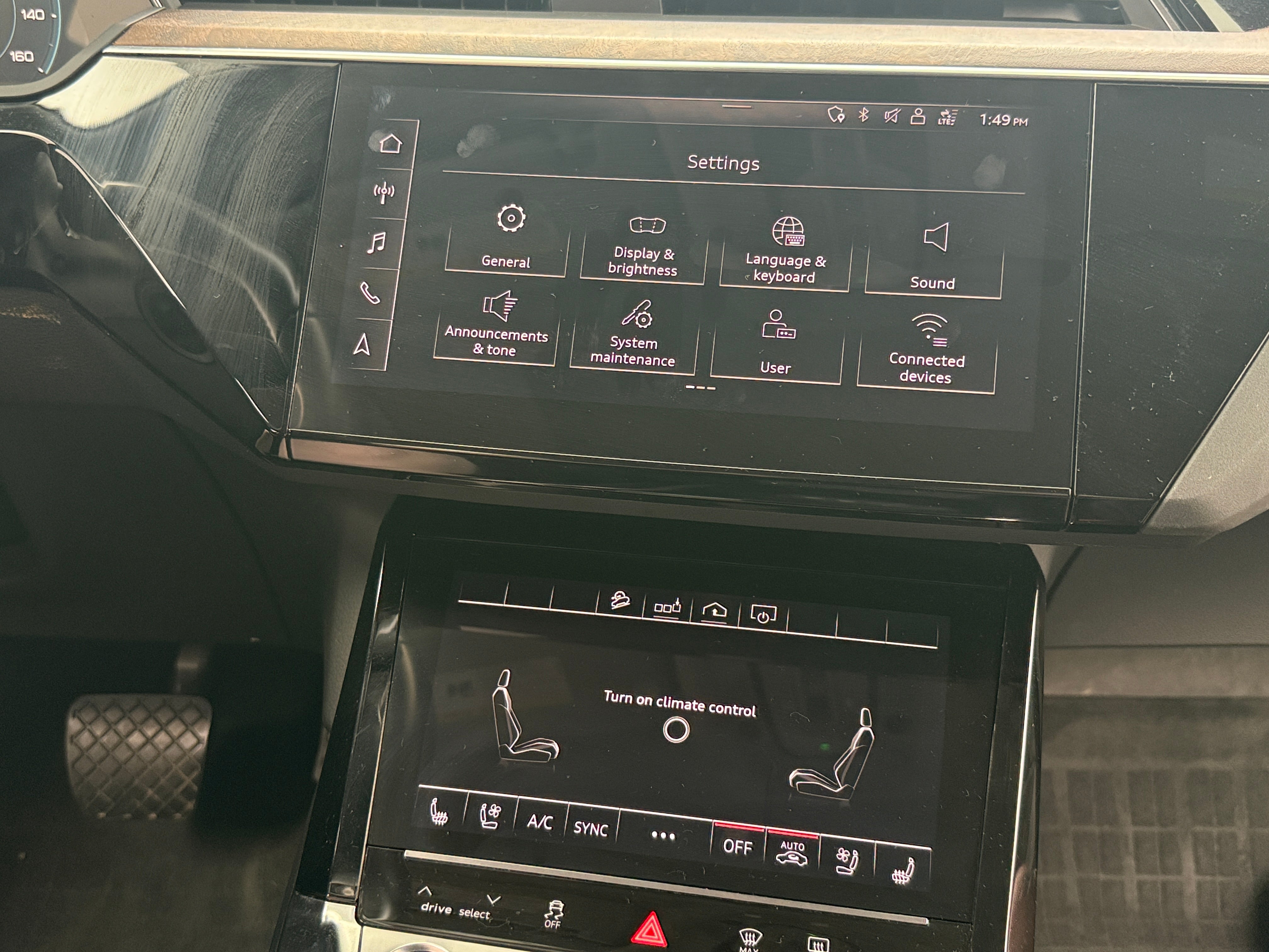 2019 Audi e-tron Premium Plus 3
