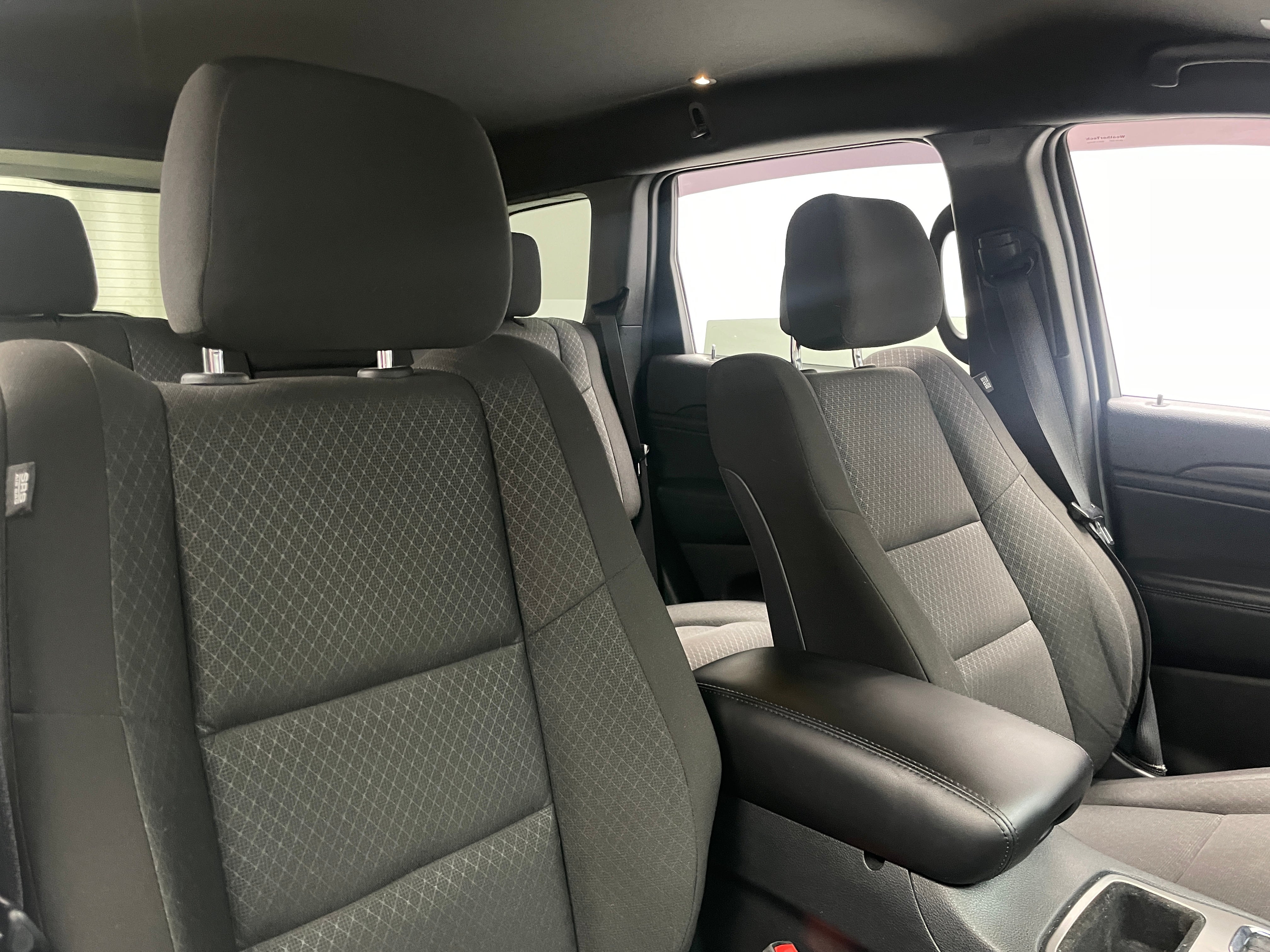 2020 Jeep Grand Cherokee Laredo 2