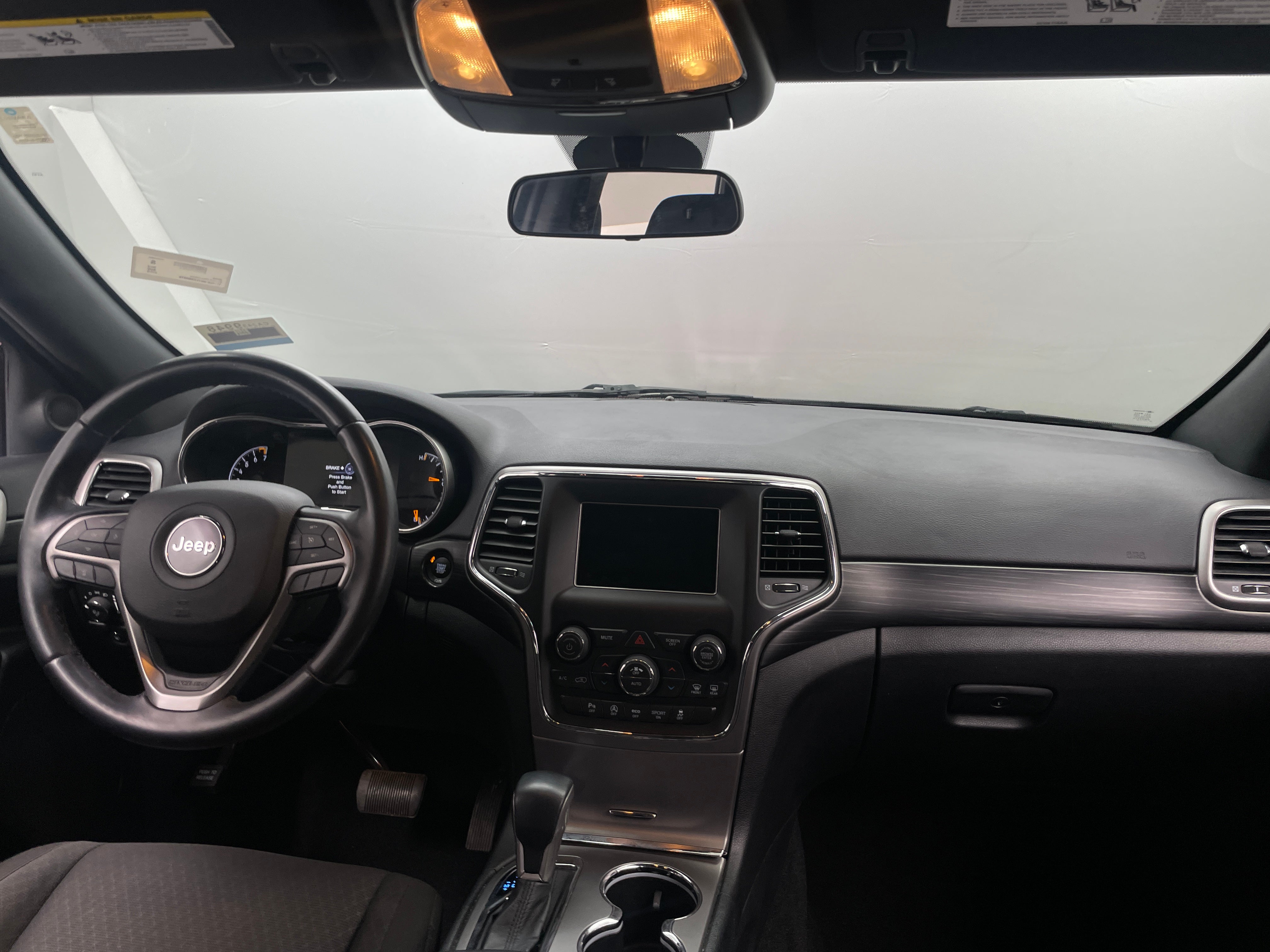 2020 Jeep Grand Cherokee Laredo 3