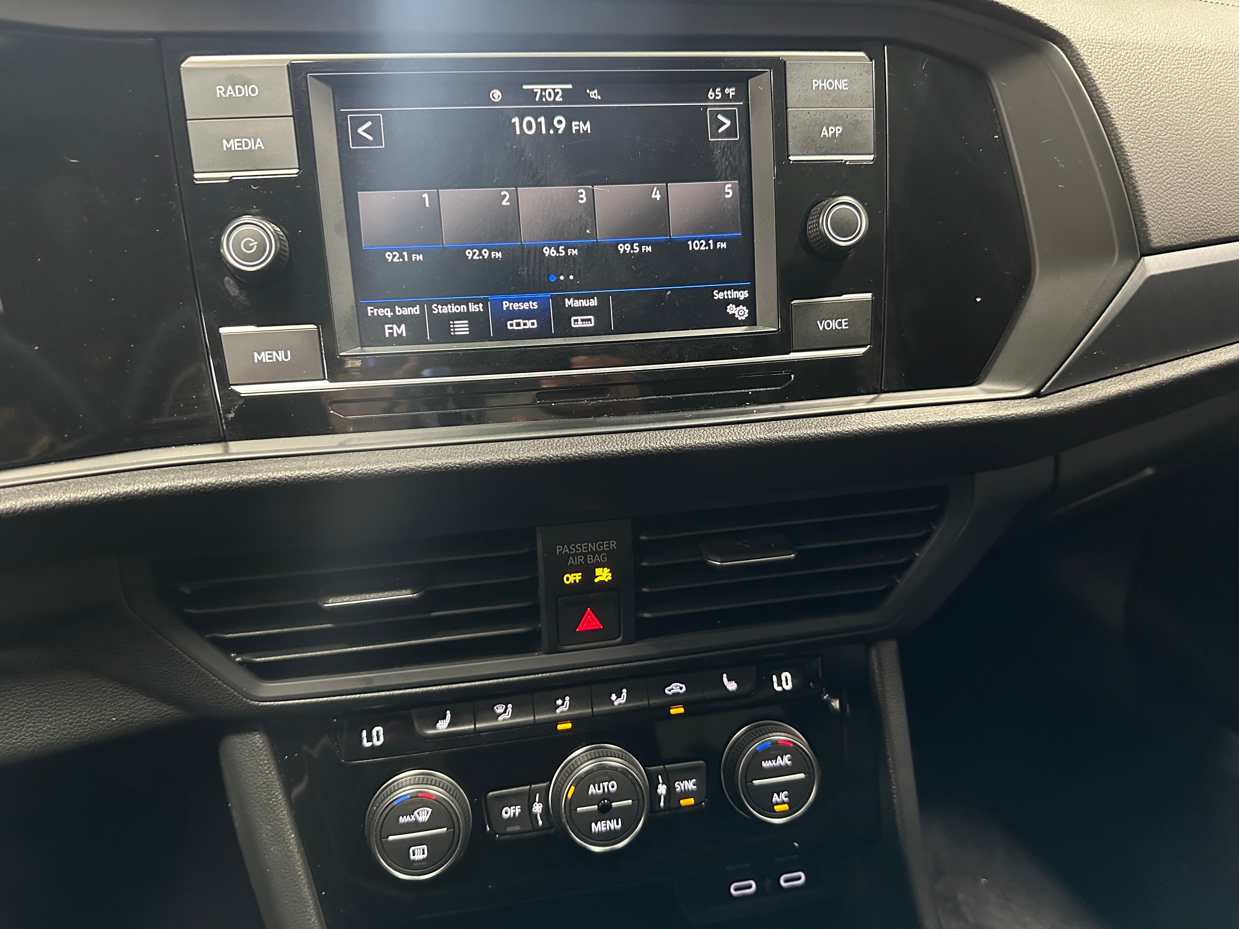 2022 Volkswagen Jetta SE 3