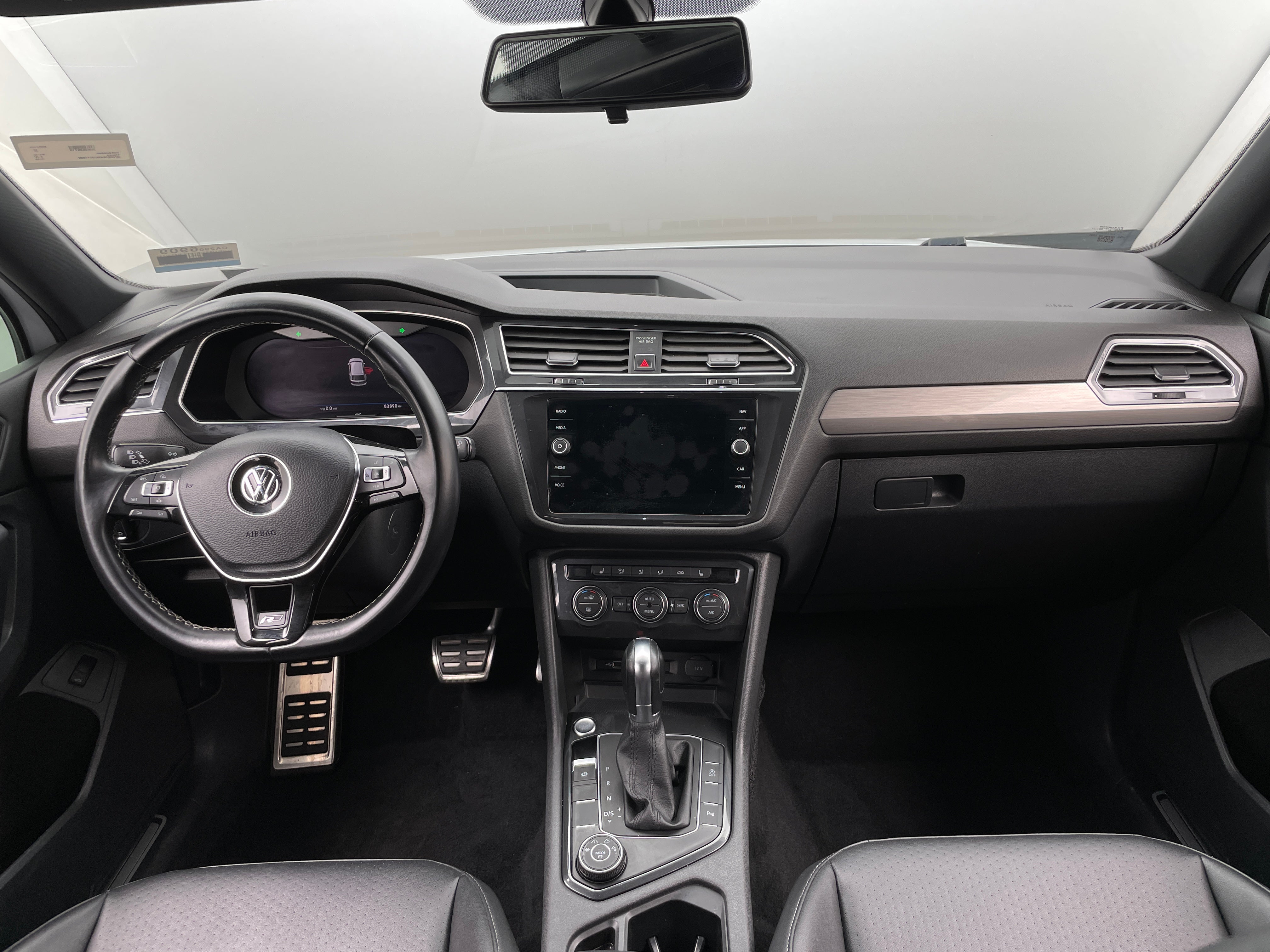 2019 Volkswagen Tiguan SE R-Line 2