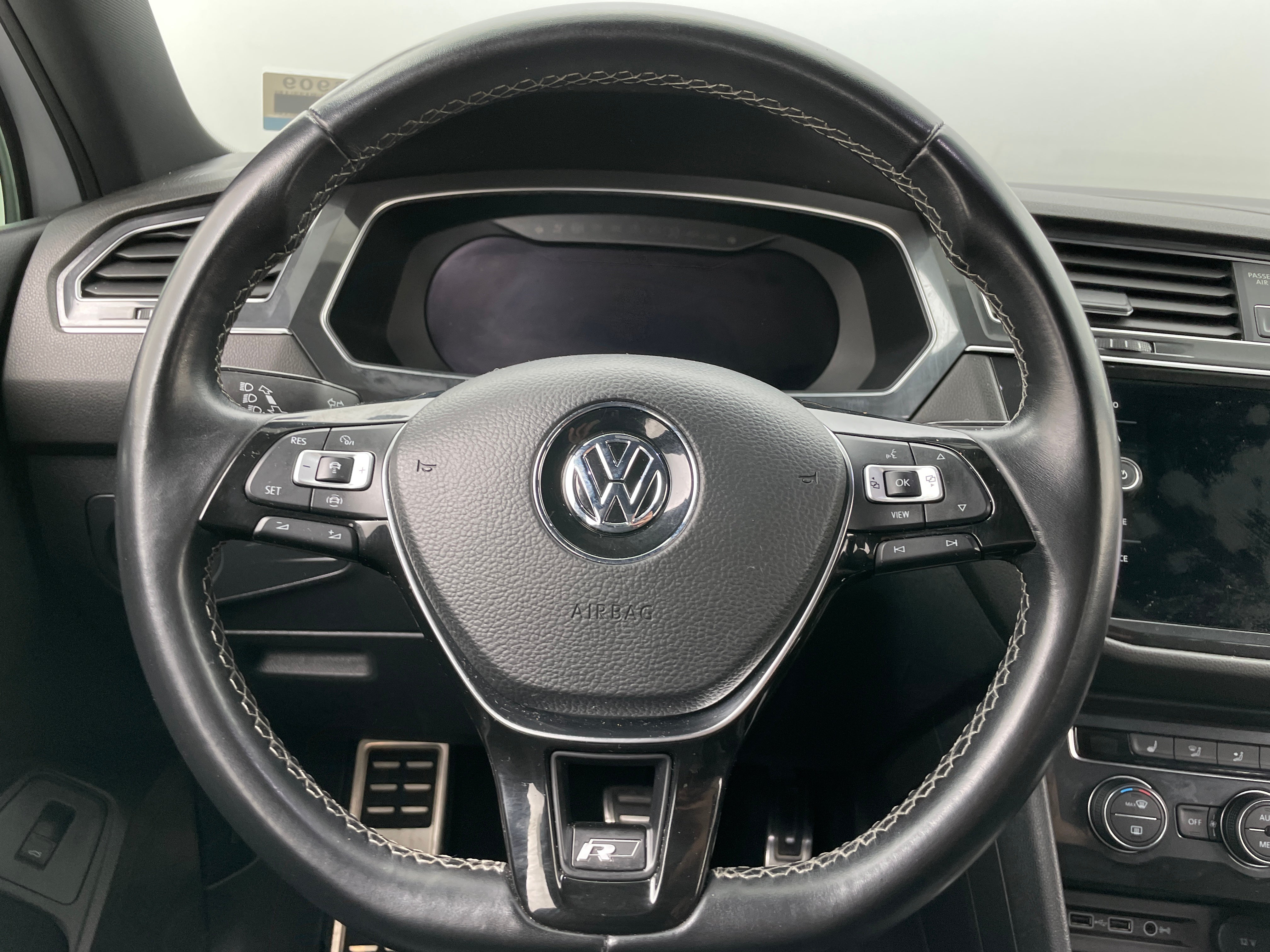 2019 Volkswagen Tiguan SE R-Line 4