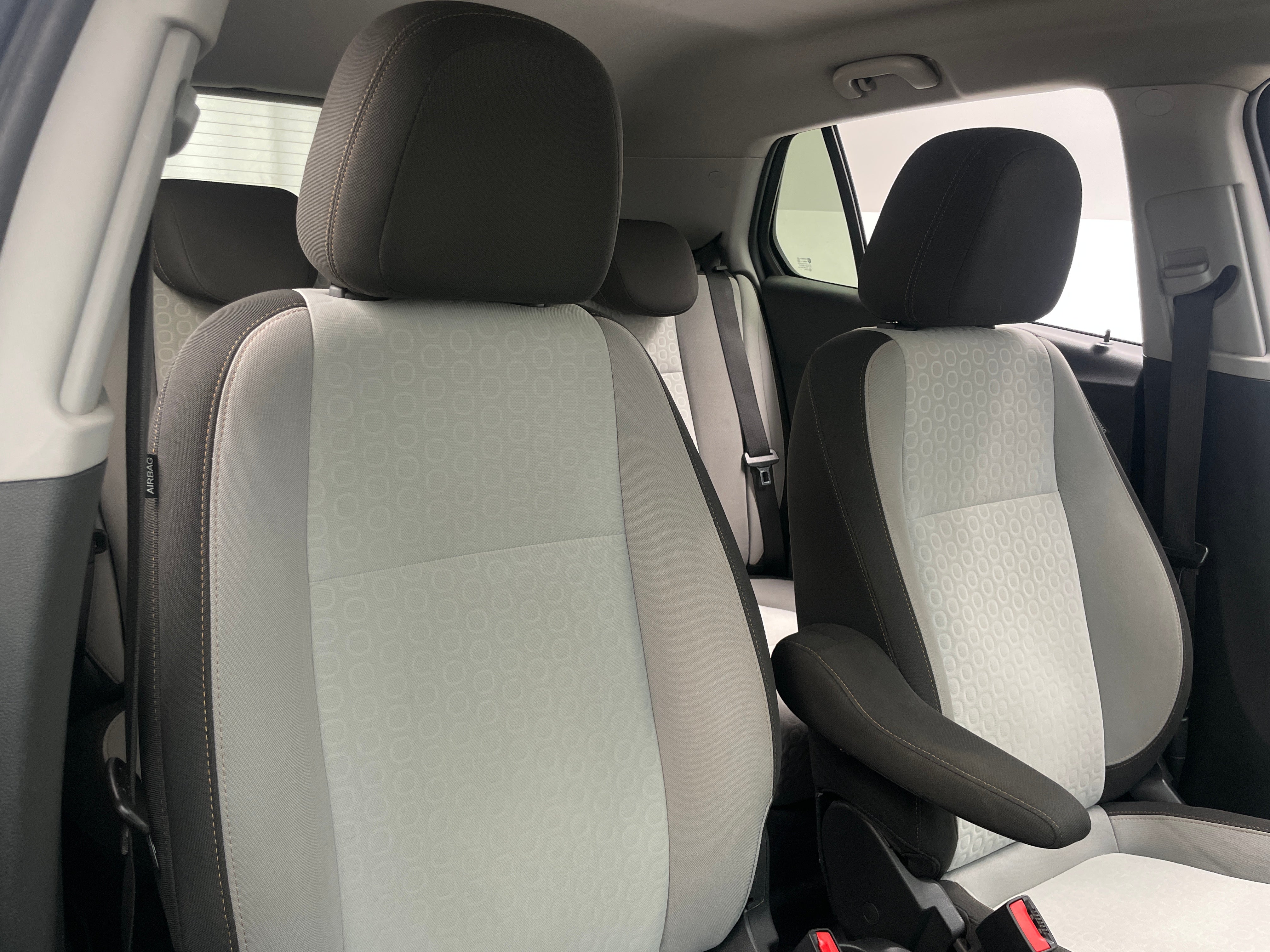 2022 Chevrolet Trax LS 2