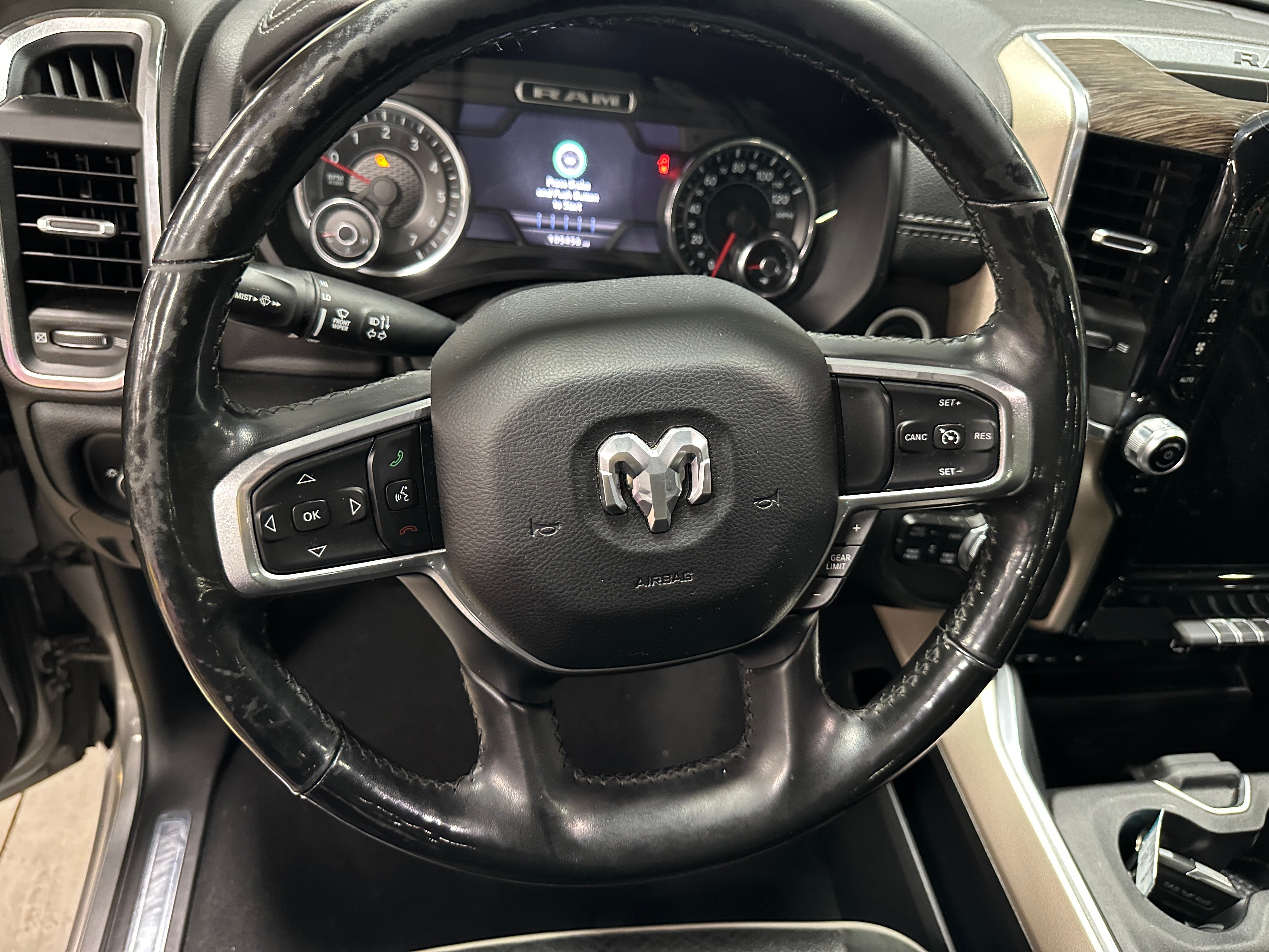 2019 RAM 1500 Laramie 4