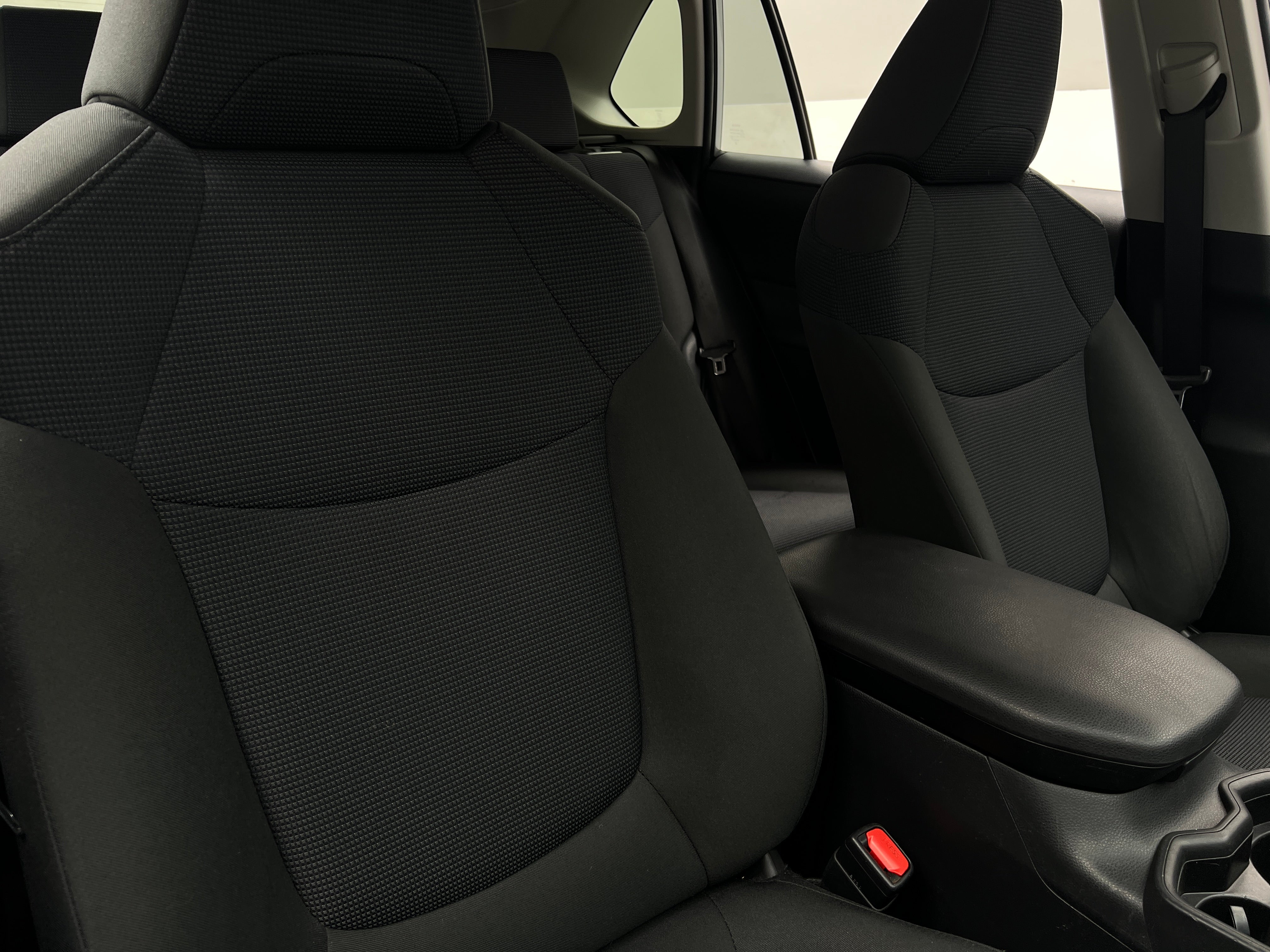 2019 Toyota RAV4 LE 2