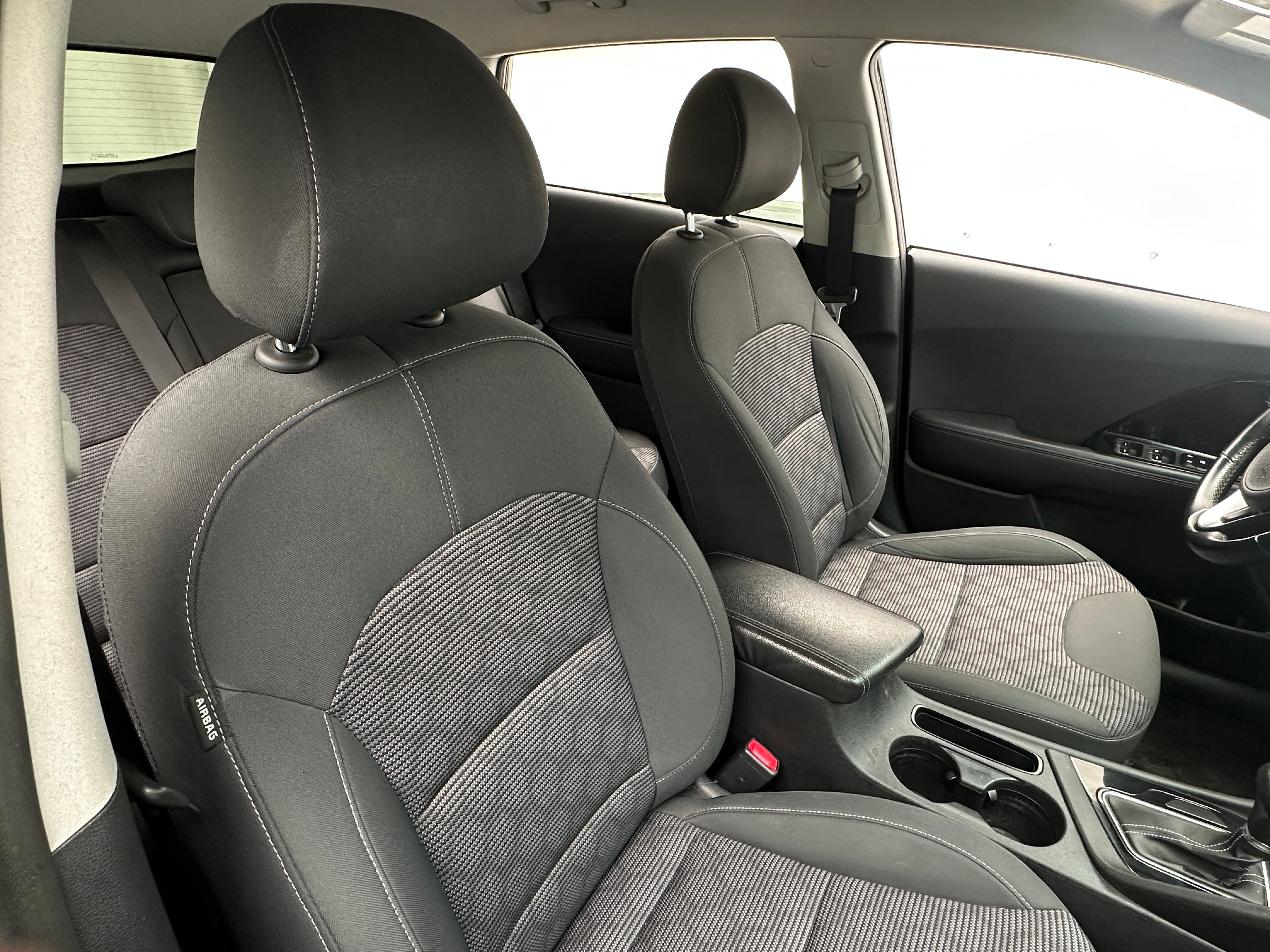 2022 Kia Niro LXS 2