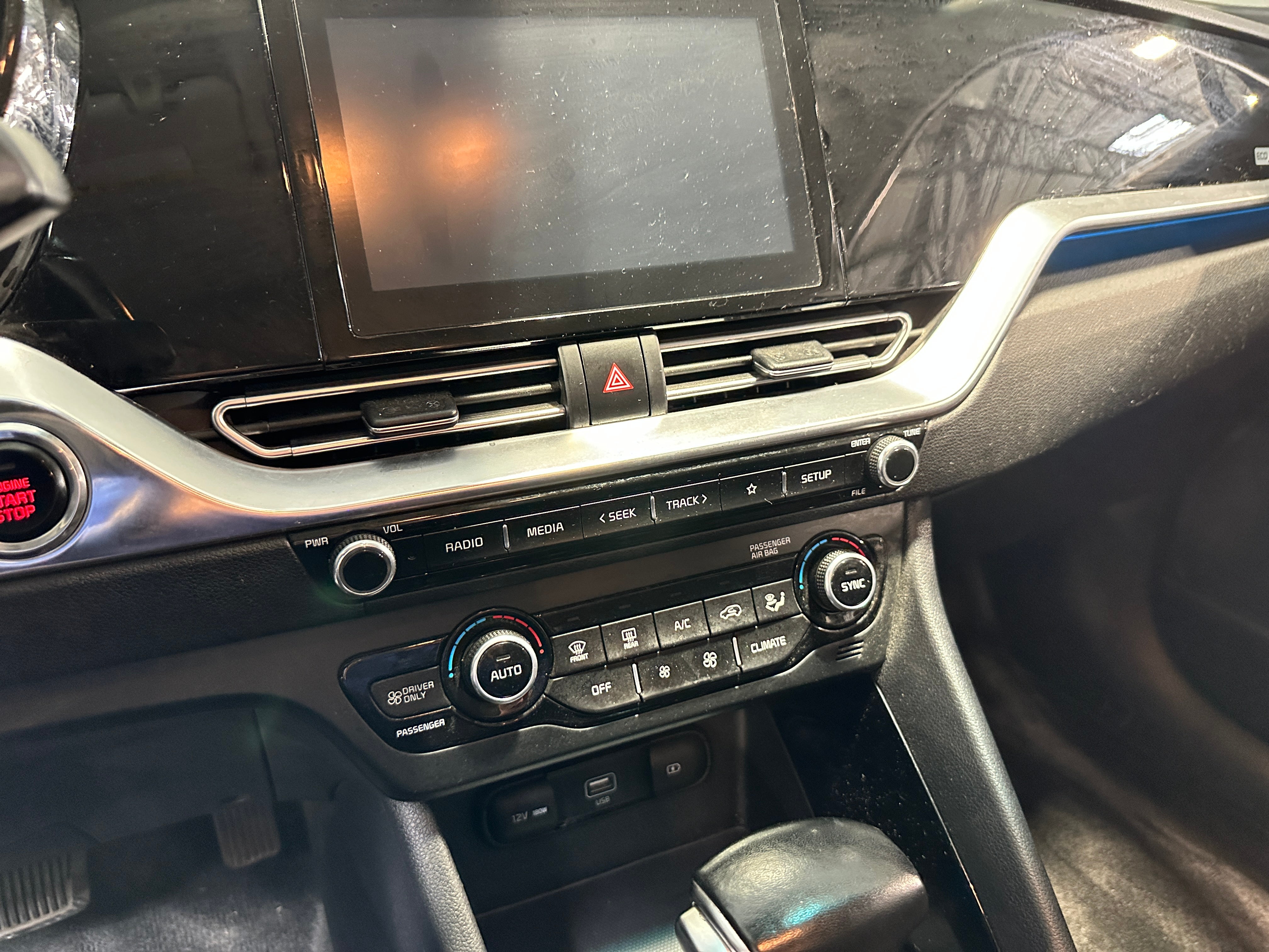 2022 Kia Niro LXS 4