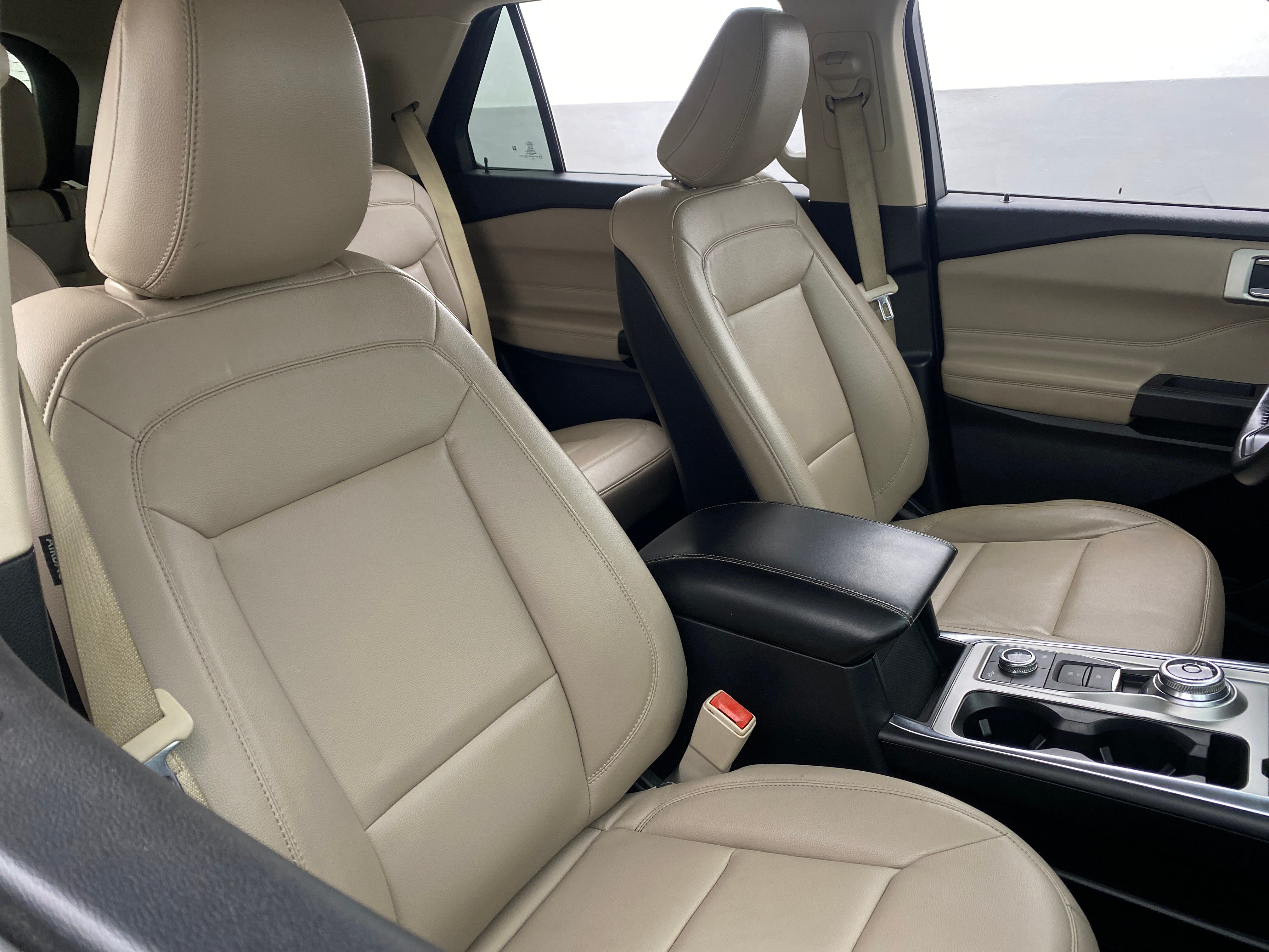 2020 Ford Explorer XLT 2
