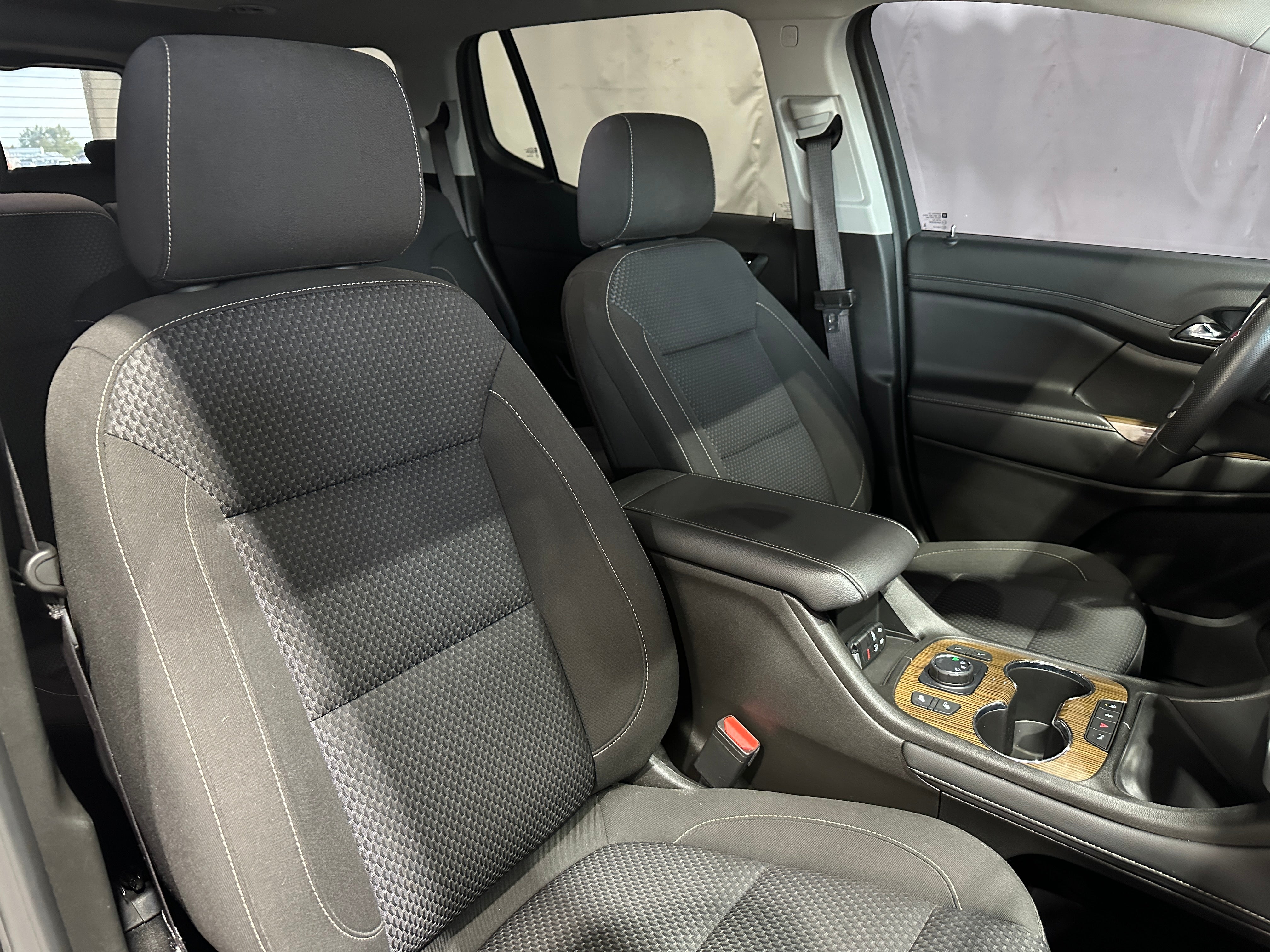 2023 GMC Acadia SLE 2