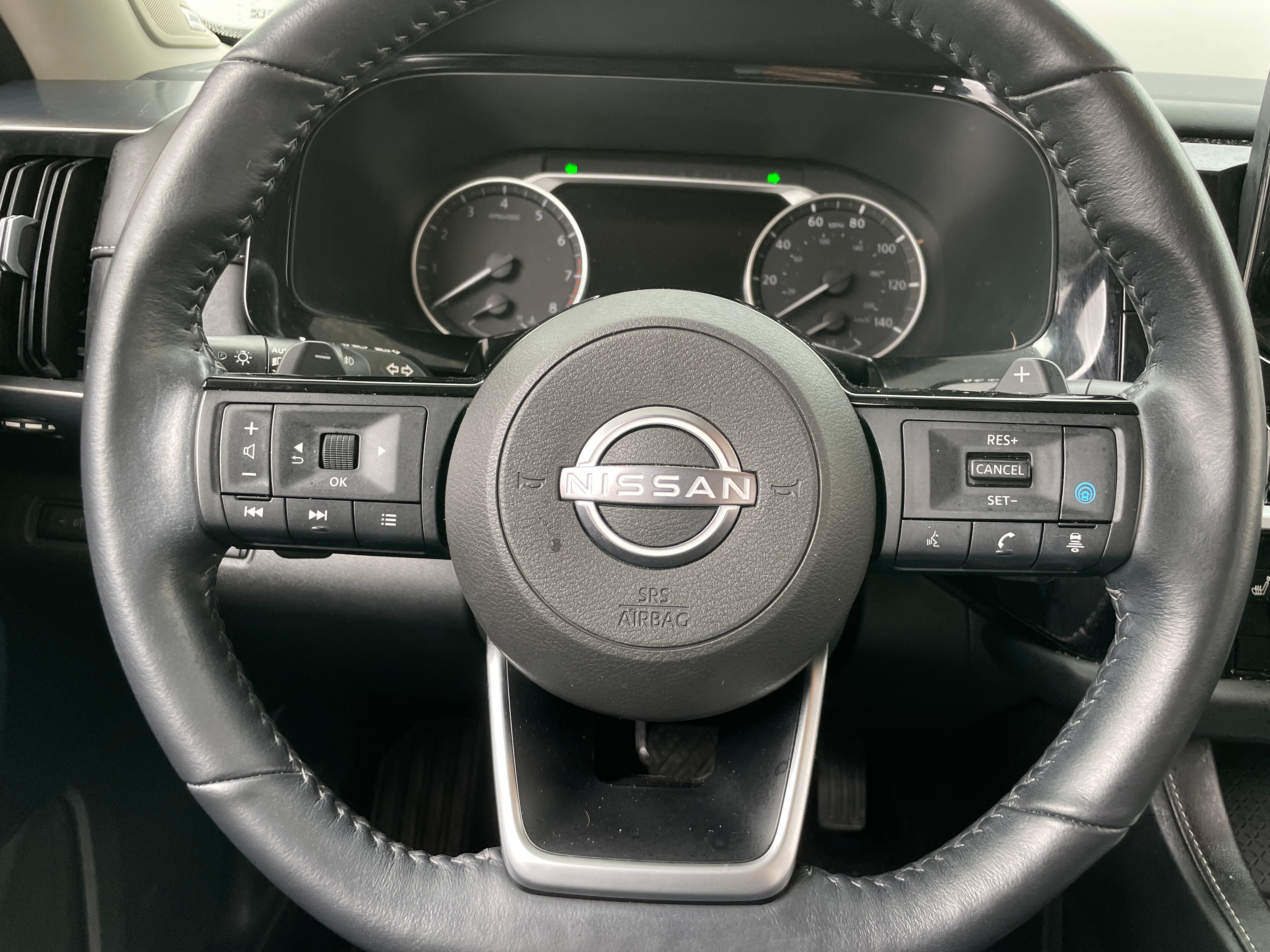 2022 Nissan Pathfinder SL 4