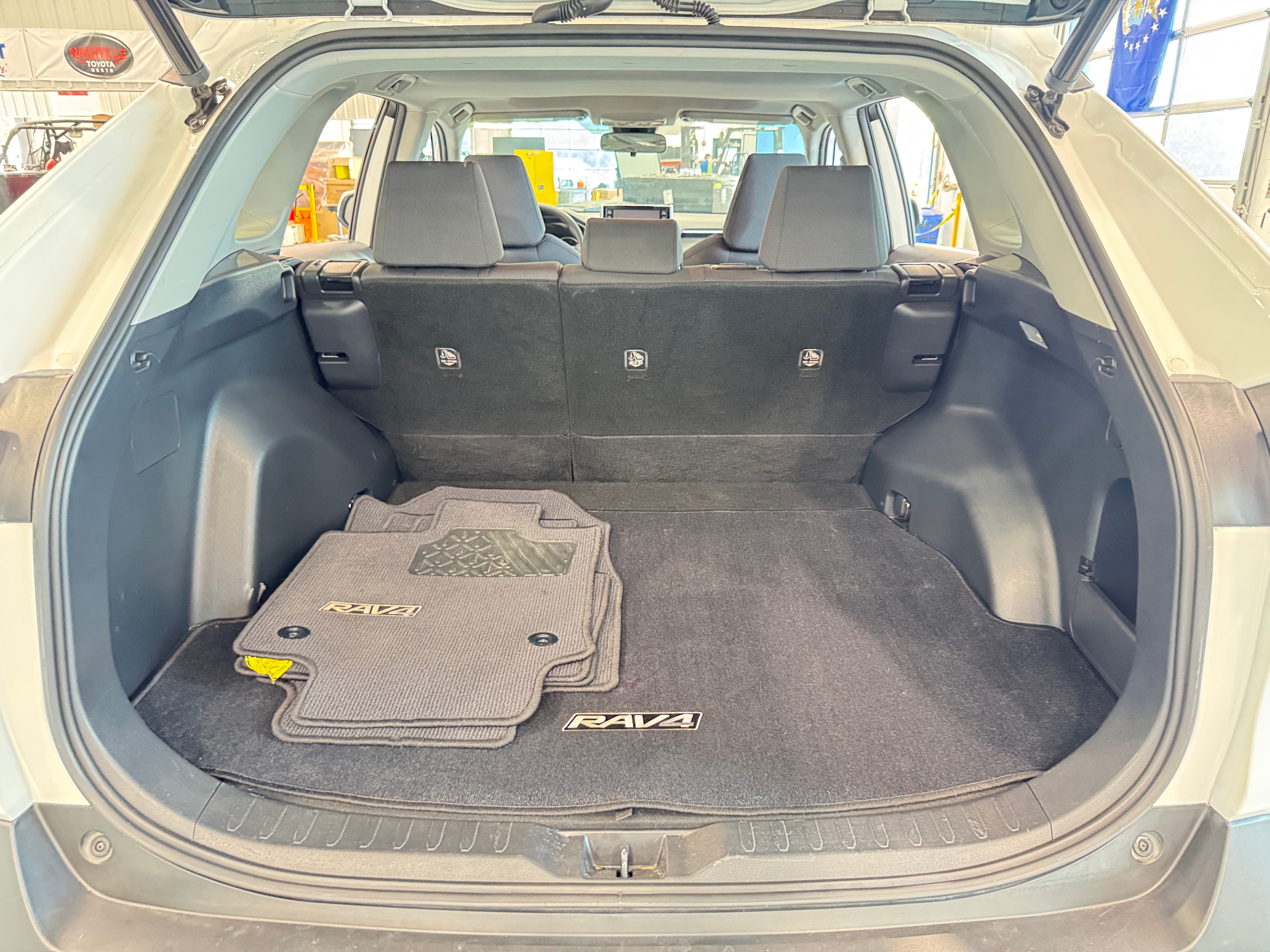 2019 Toyota RAV4 XLE 7