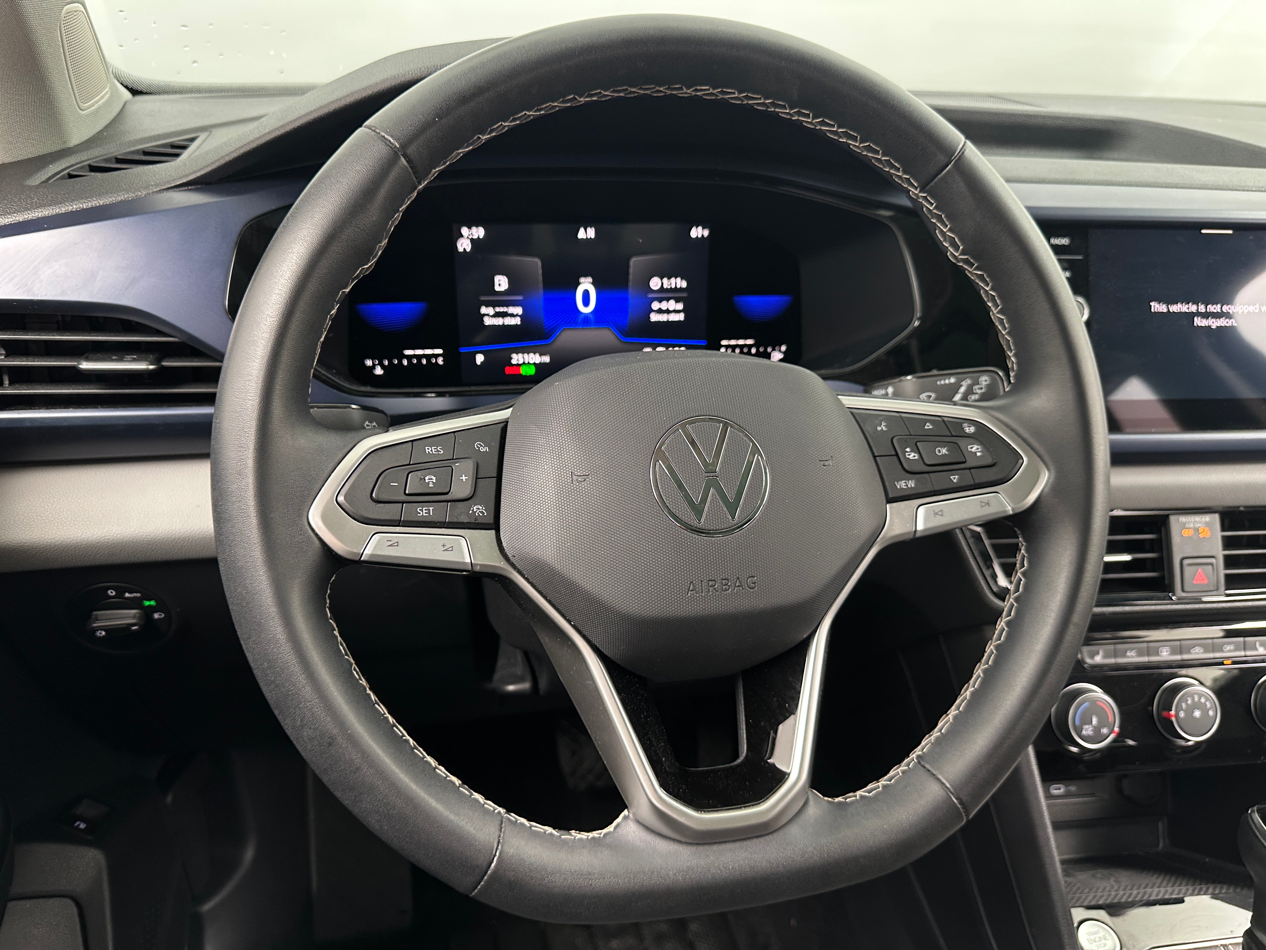 2023 Volkswagen Taos SE 4