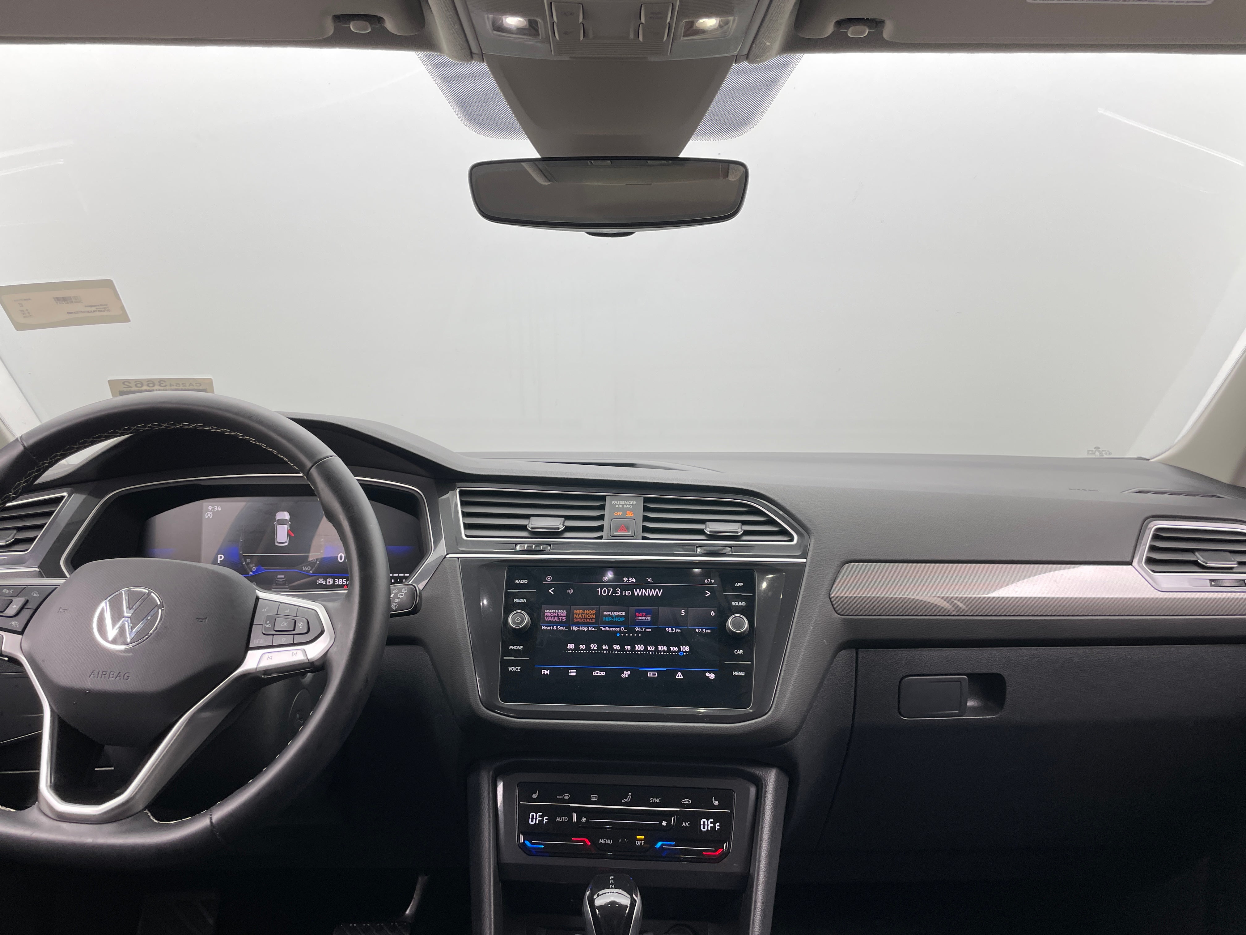 2024 Volkswagen Tiguan SE 2