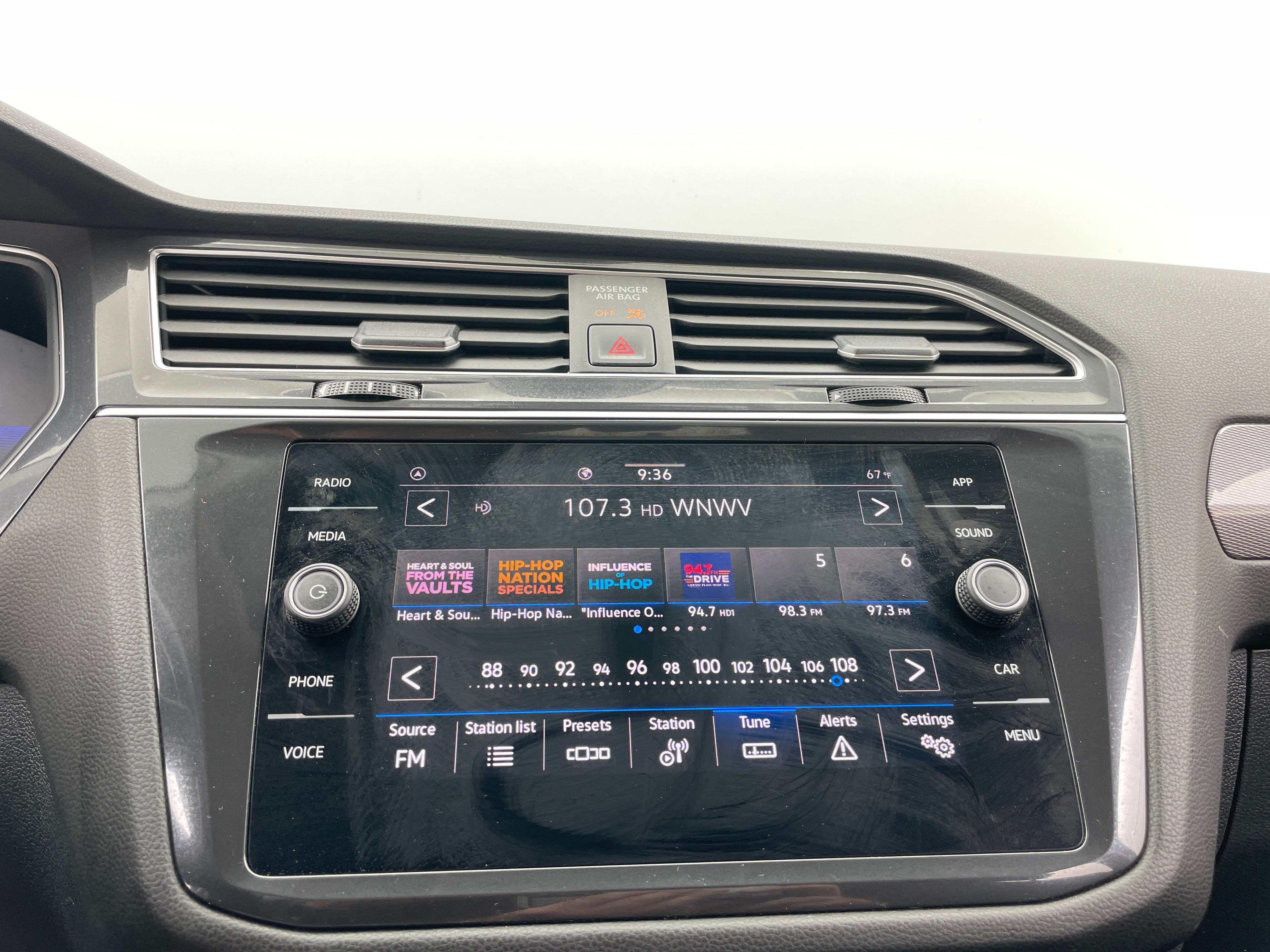 2024 Volkswagen Tiguan SE 3