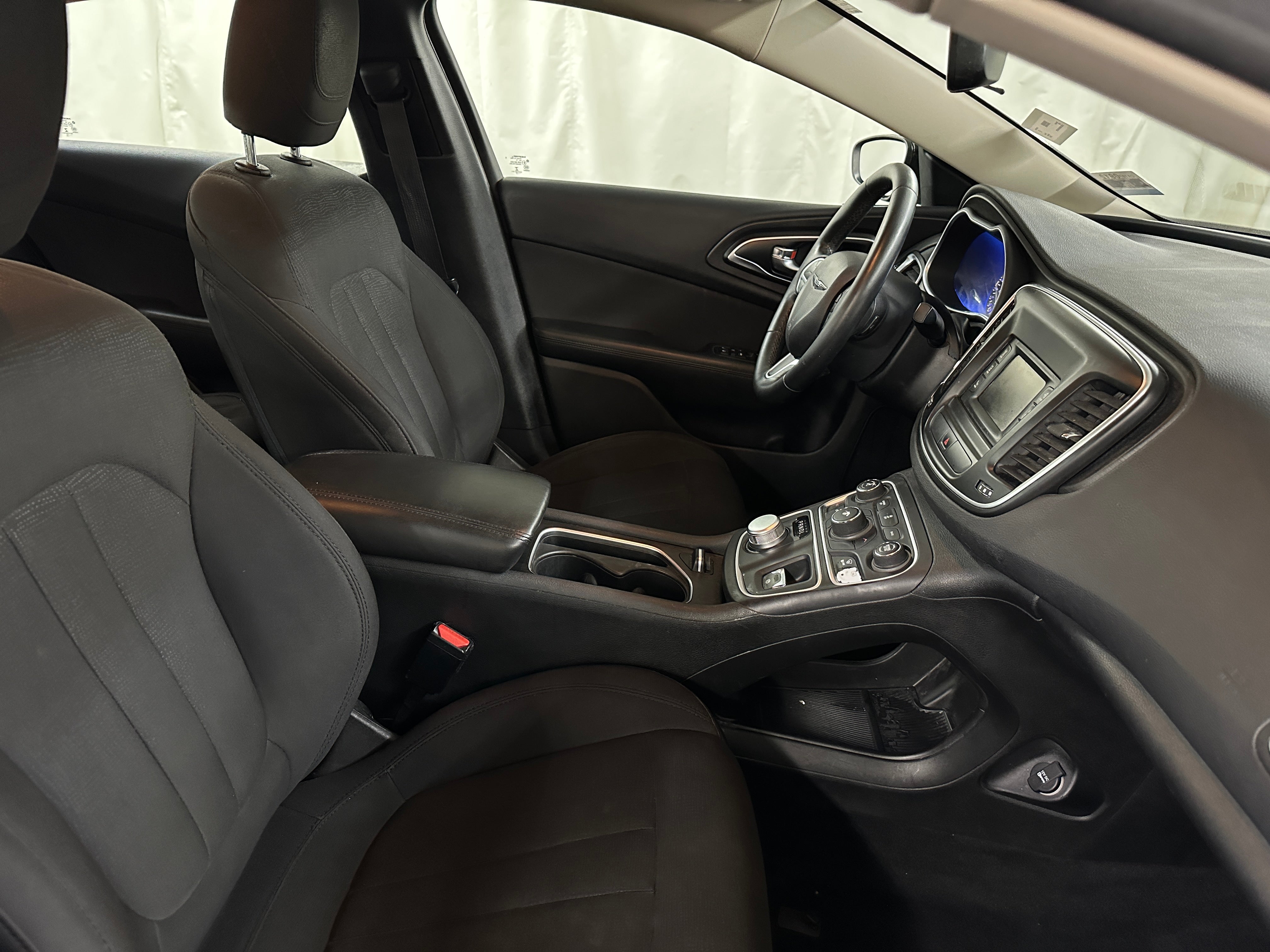 2015 Chrysler 200 Limited 2