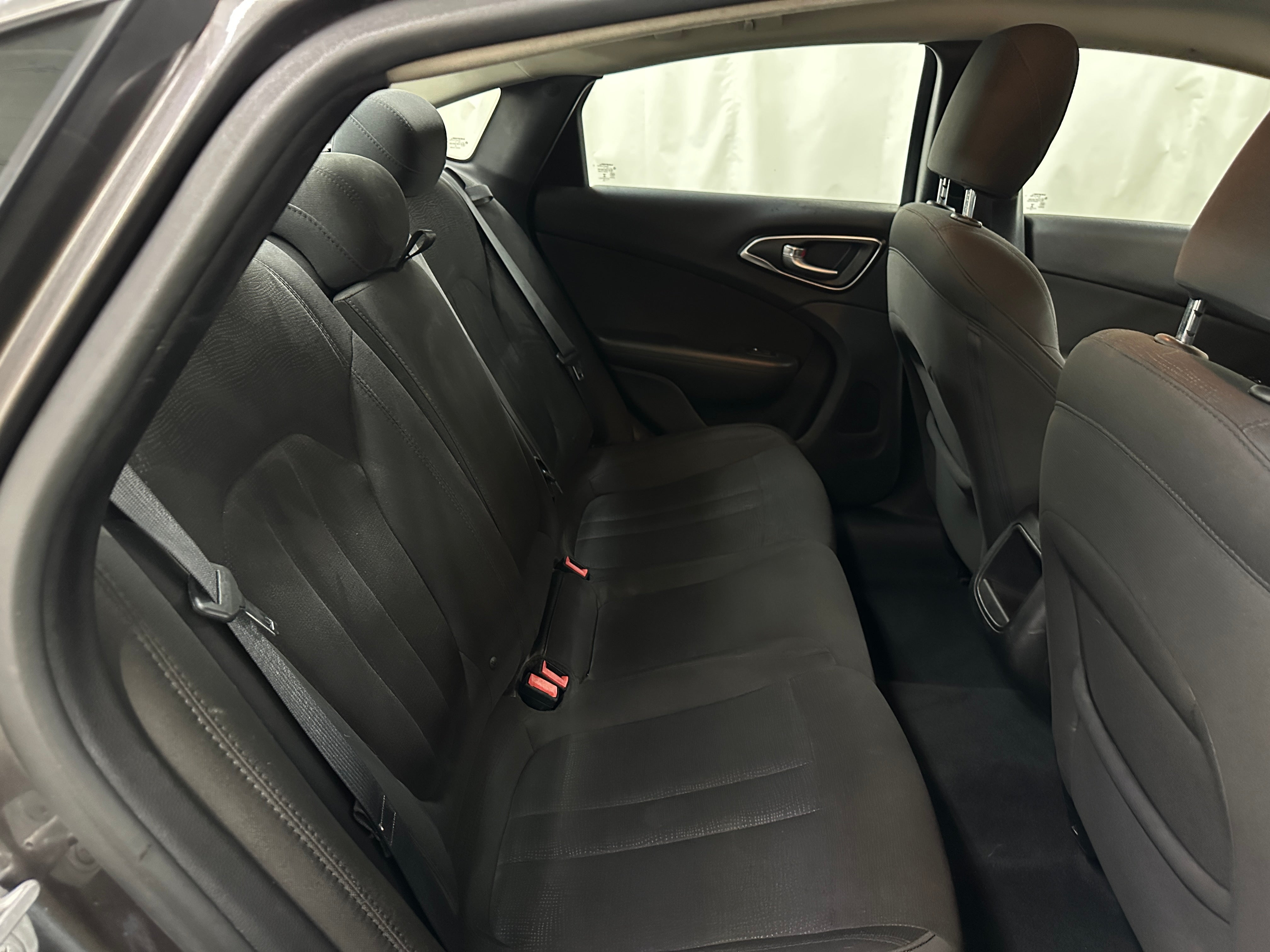 2015 Chrysler 200 Limited 6