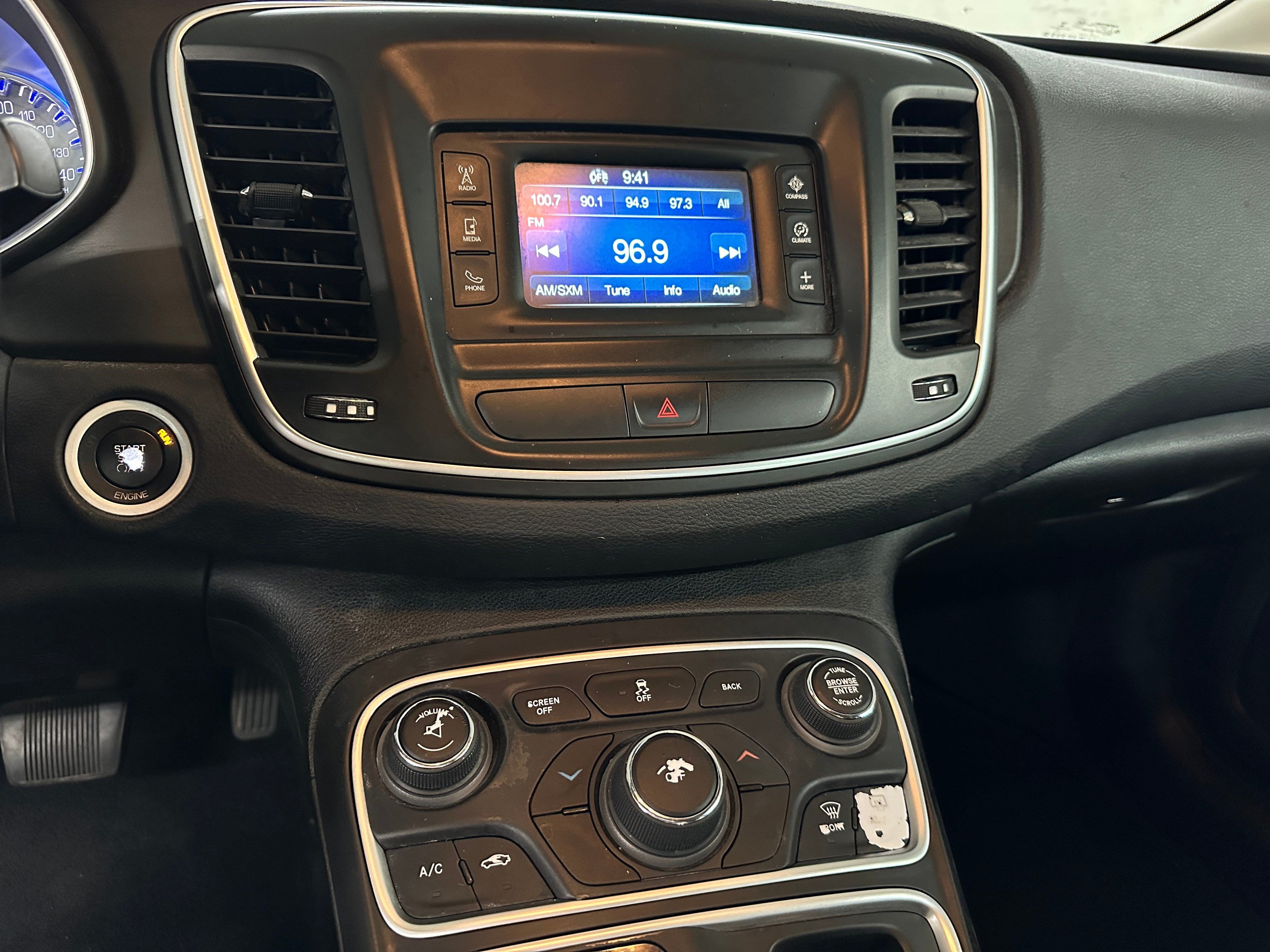 2015 Chrysler 200 Limited 4