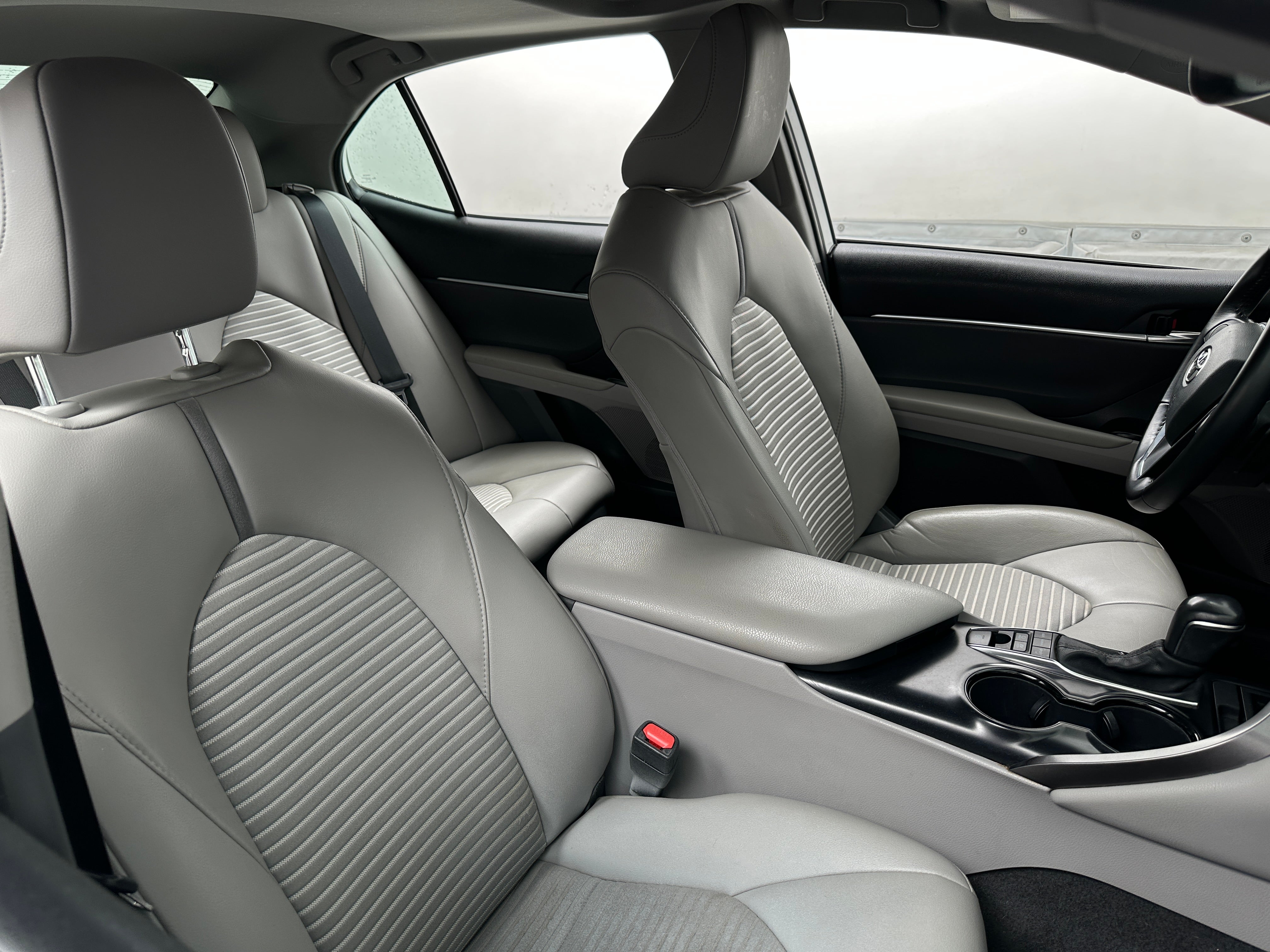 2020 Toyota Camry SE 2