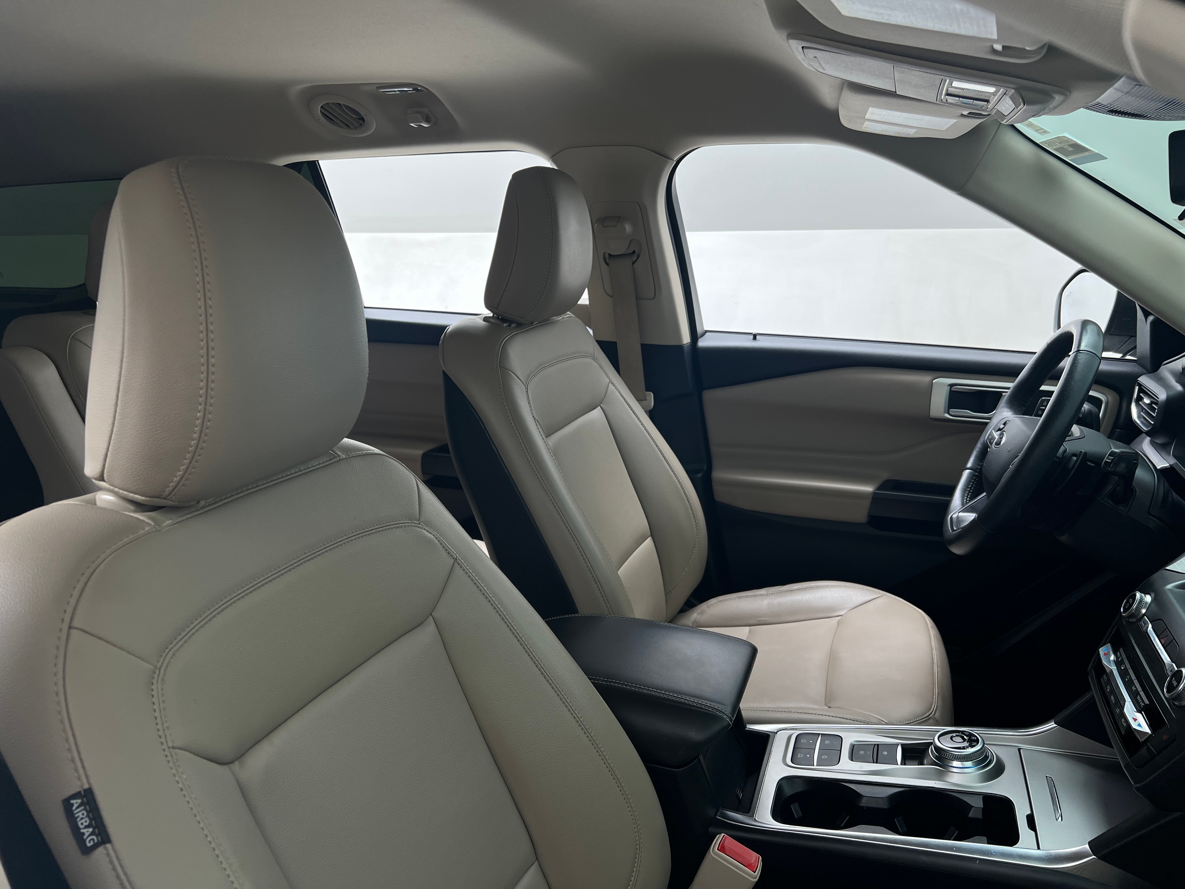 2020 Ford Explorer XLT 2