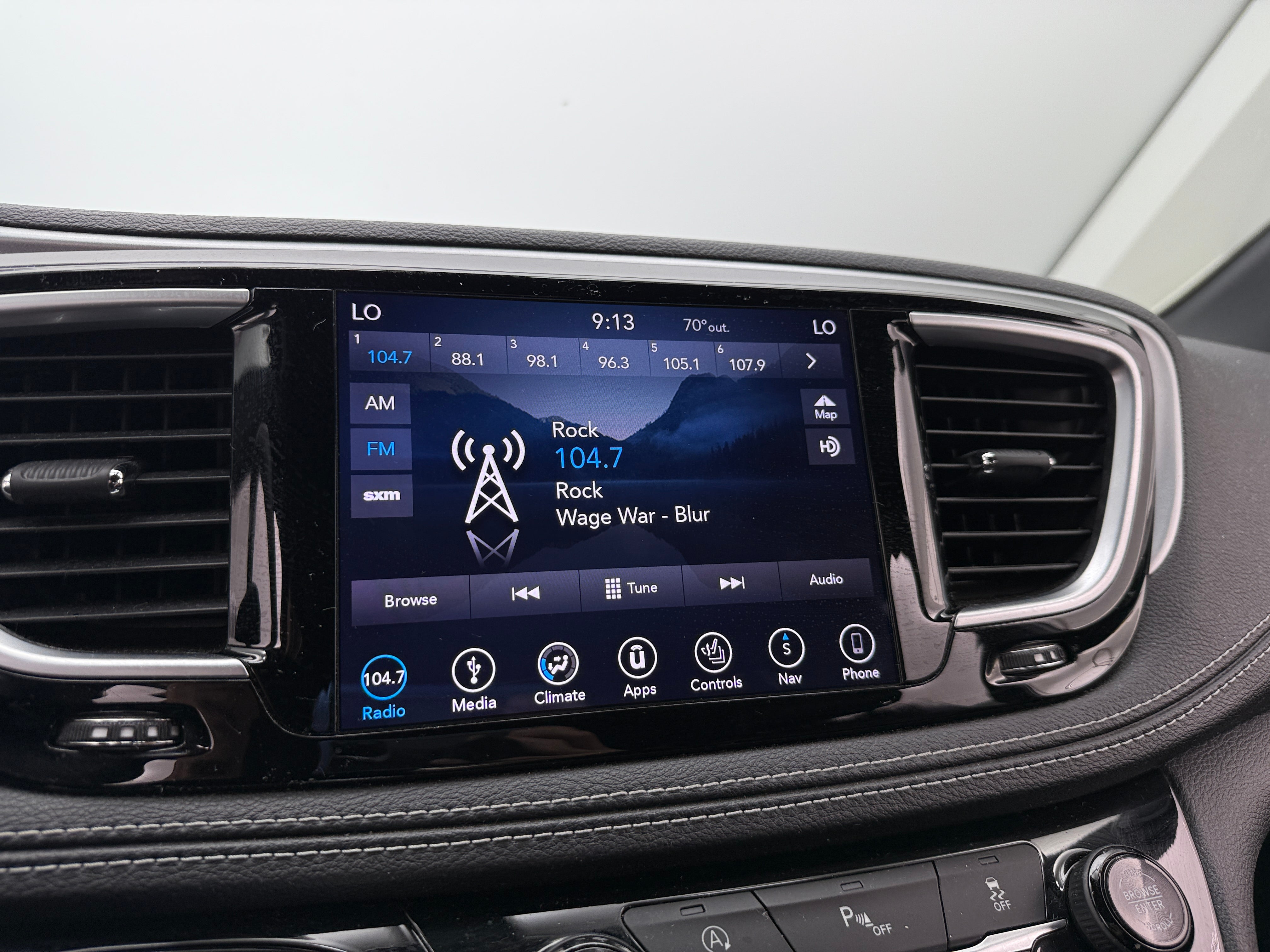 2018 Chrysler Pacifica Limited 3