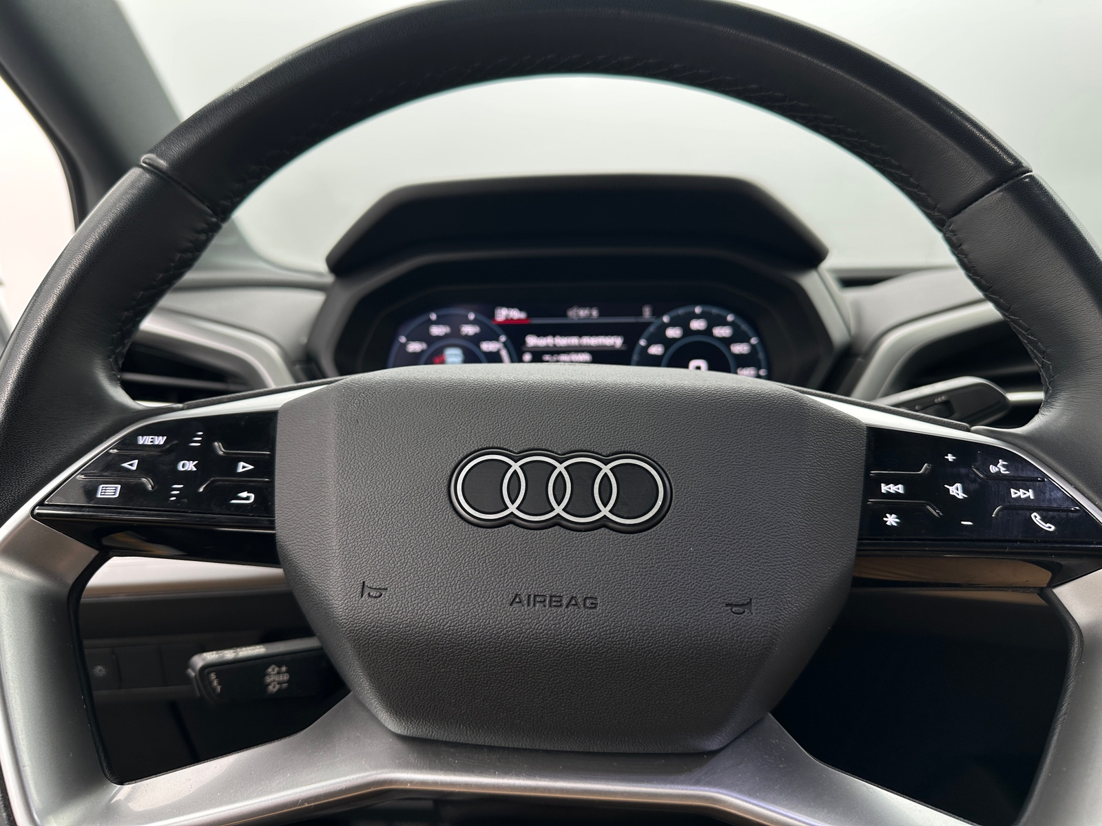 Thumbnail: 2022 Audi Q4 e-tron - 4