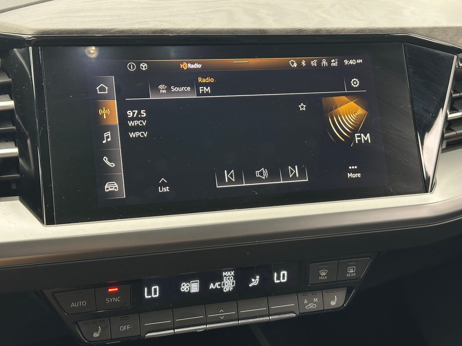 Thumbnail: 2022 Audi Q4 e-tron - 3