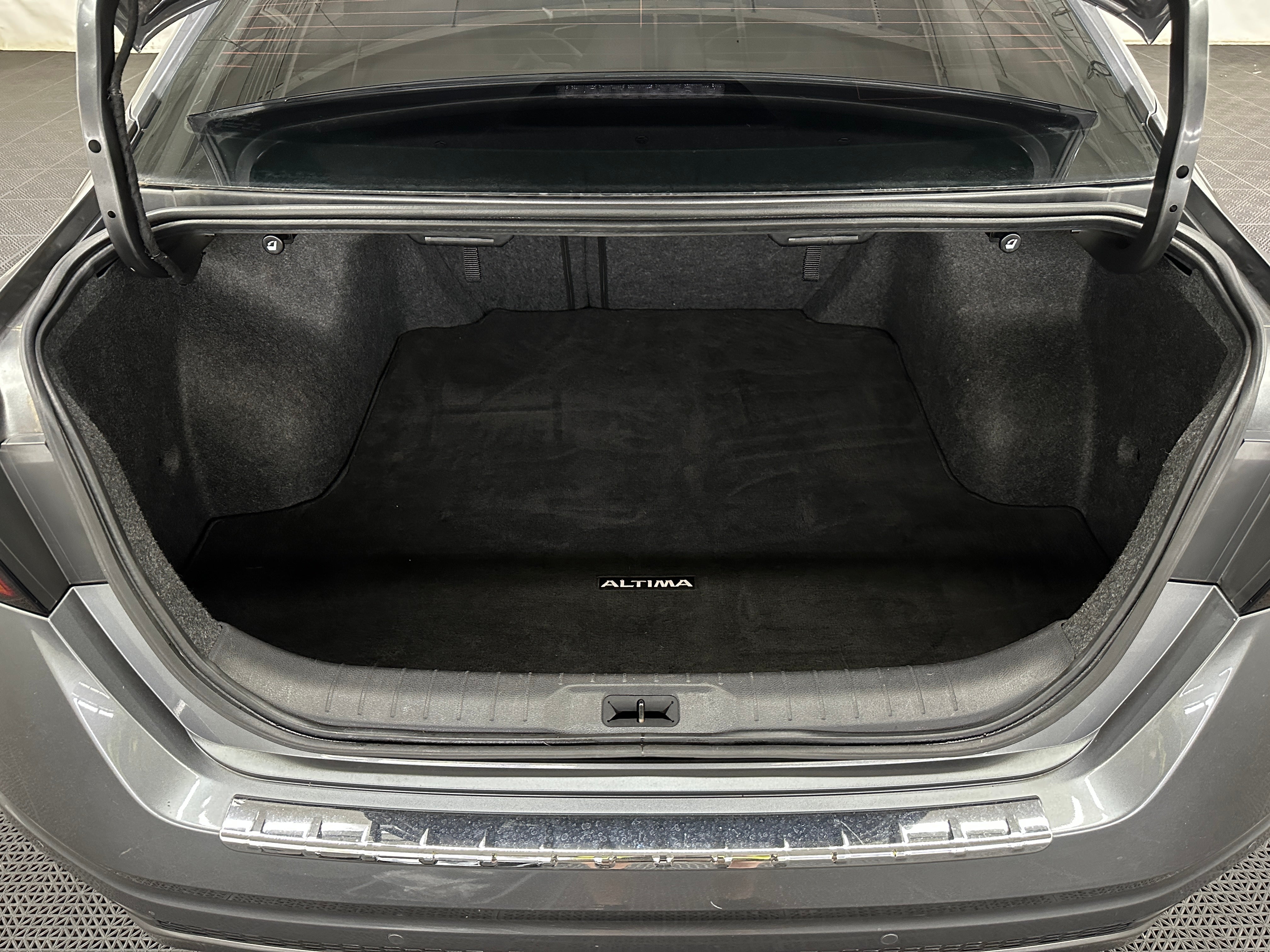 2021 Nissan Altima SR 7