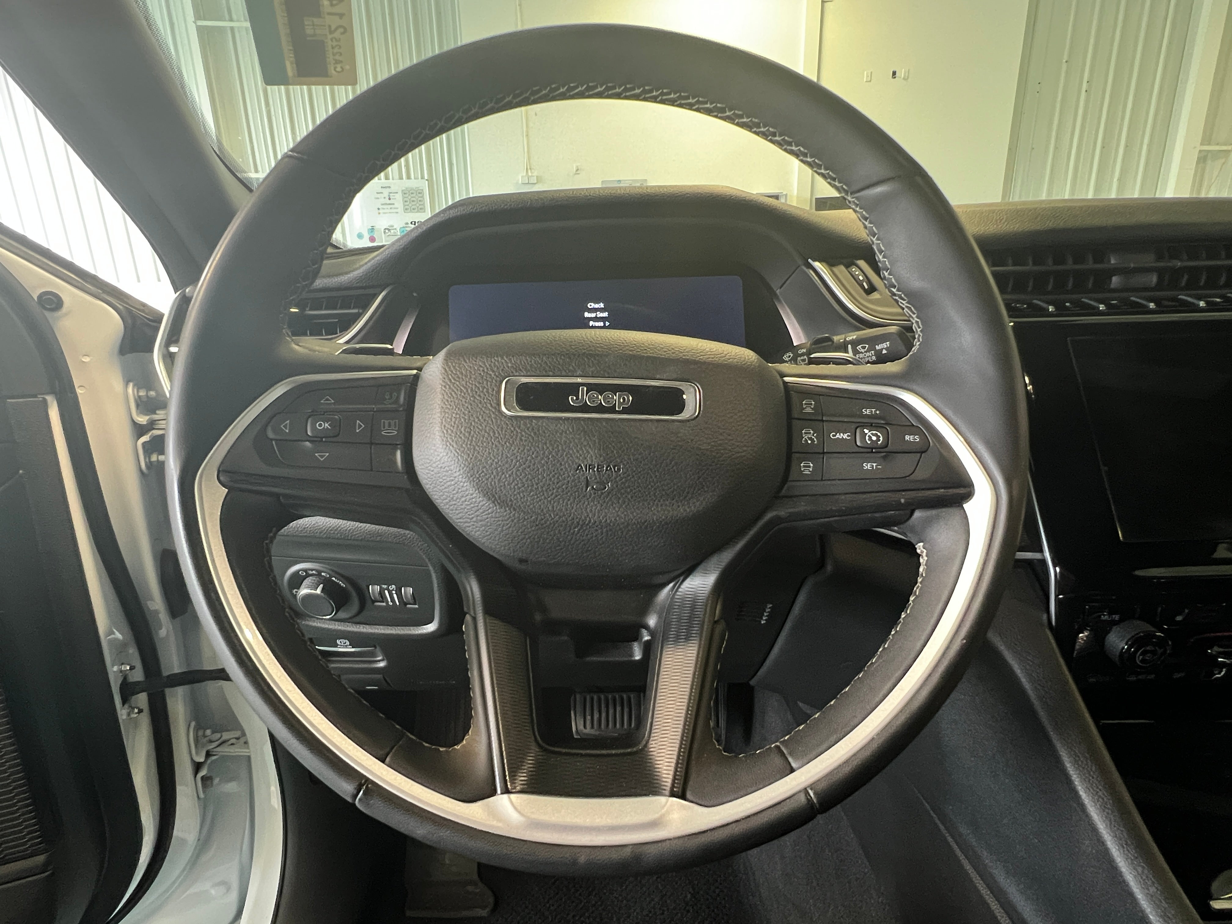 2023 Jeep Grand Cherokee L Altitude 4