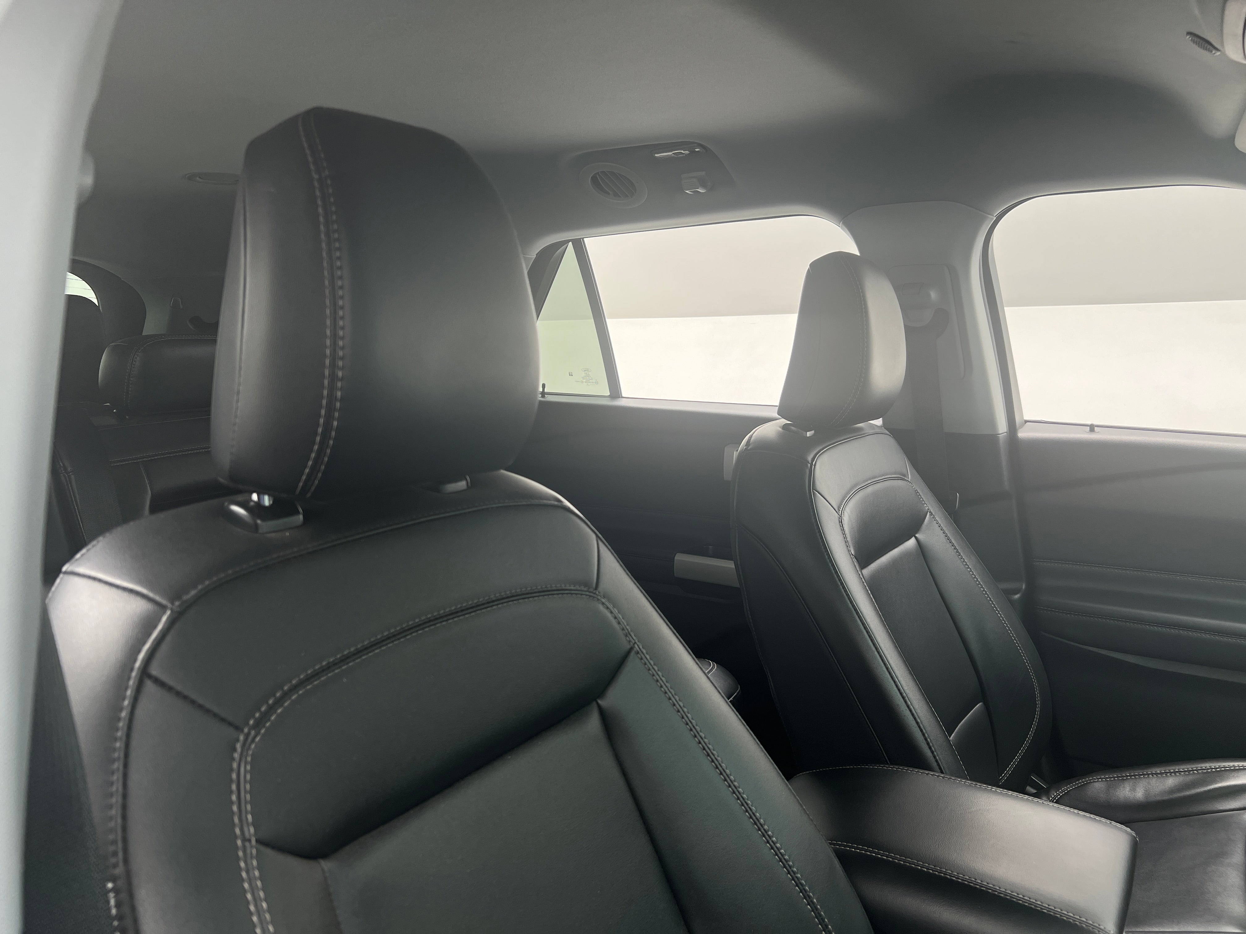 2024 Ford Explorer XLT 2