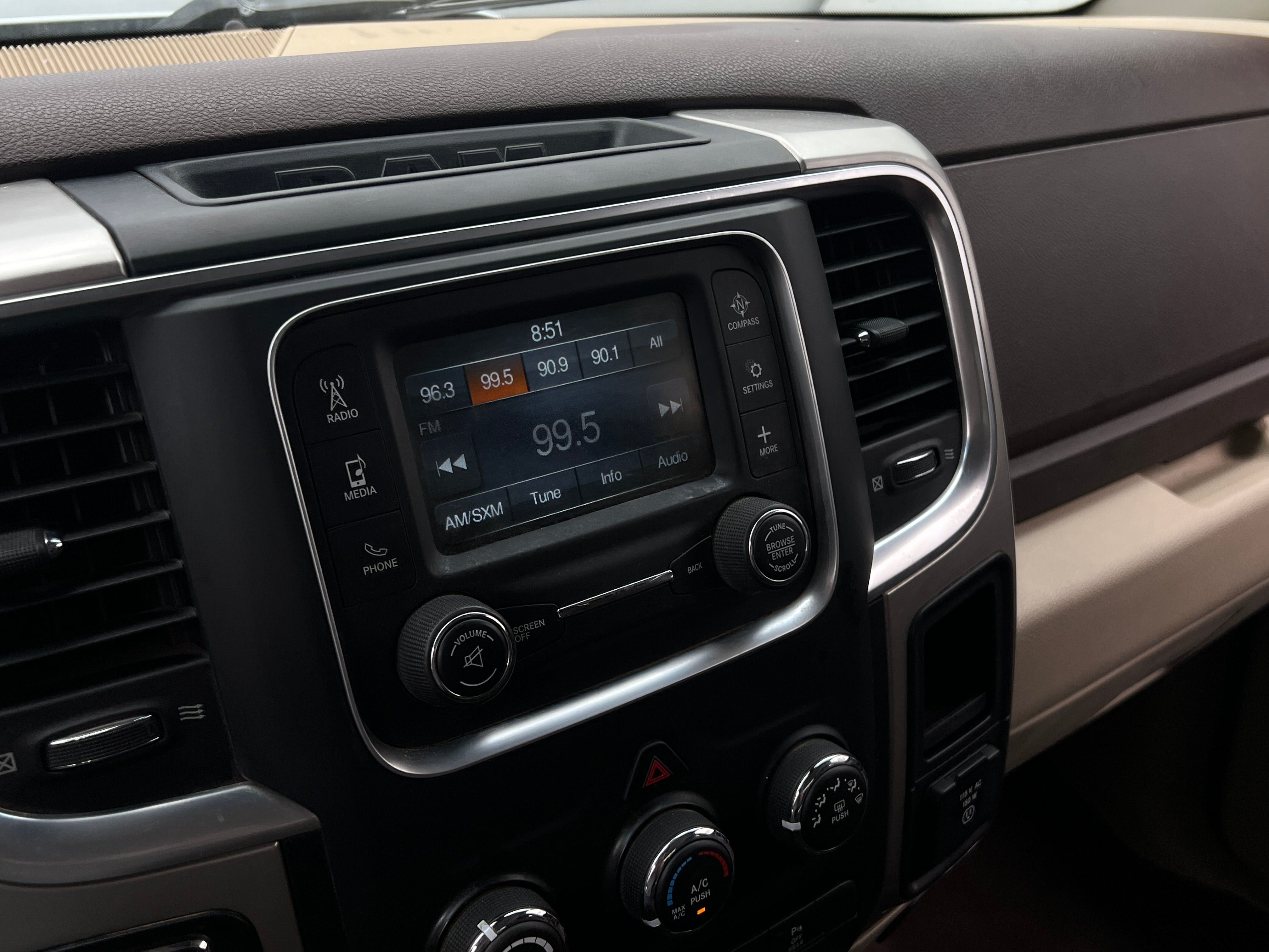 2017 RAM 1500 SLT 4