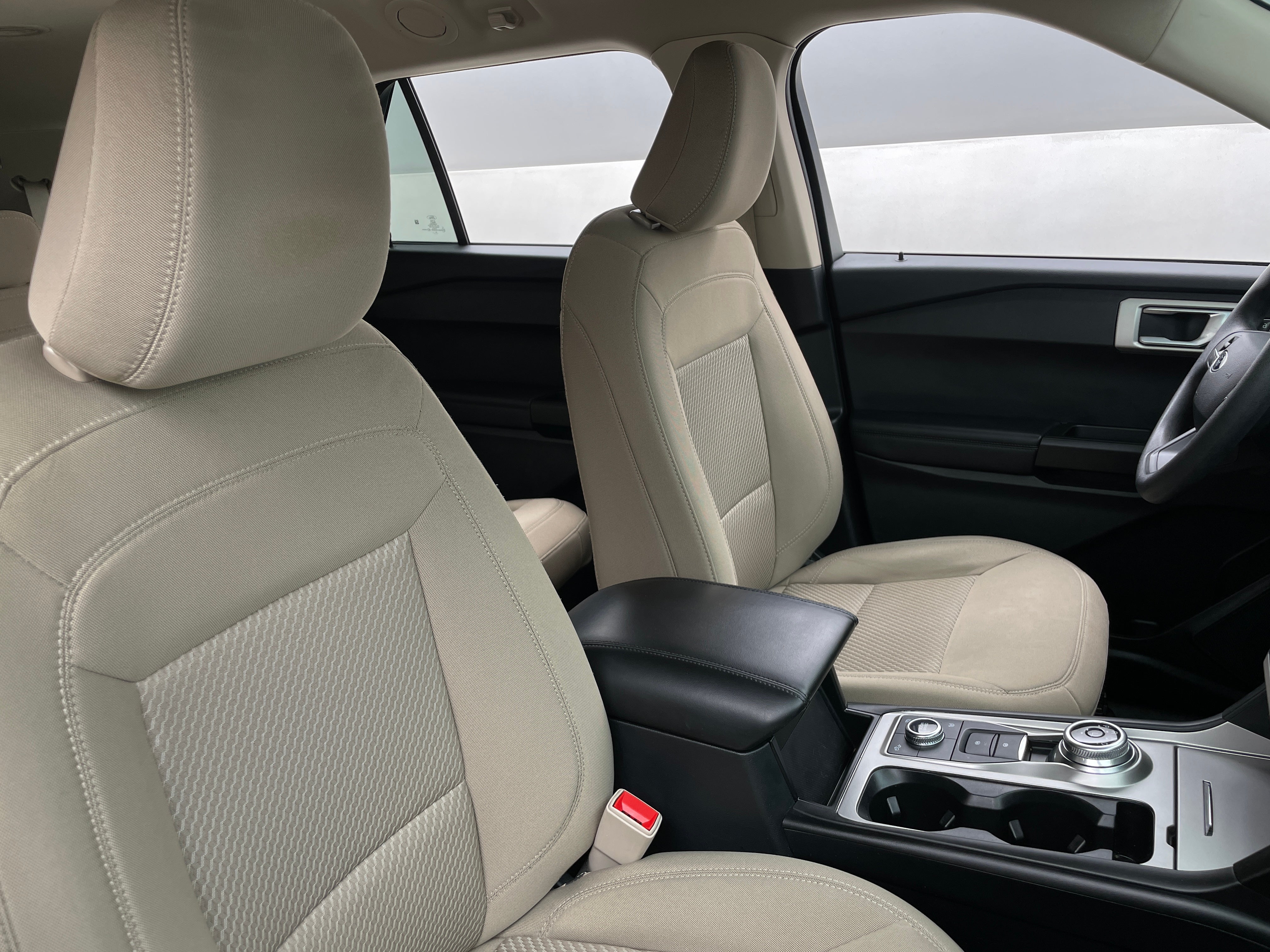 2021 Ford Explorer Base 2