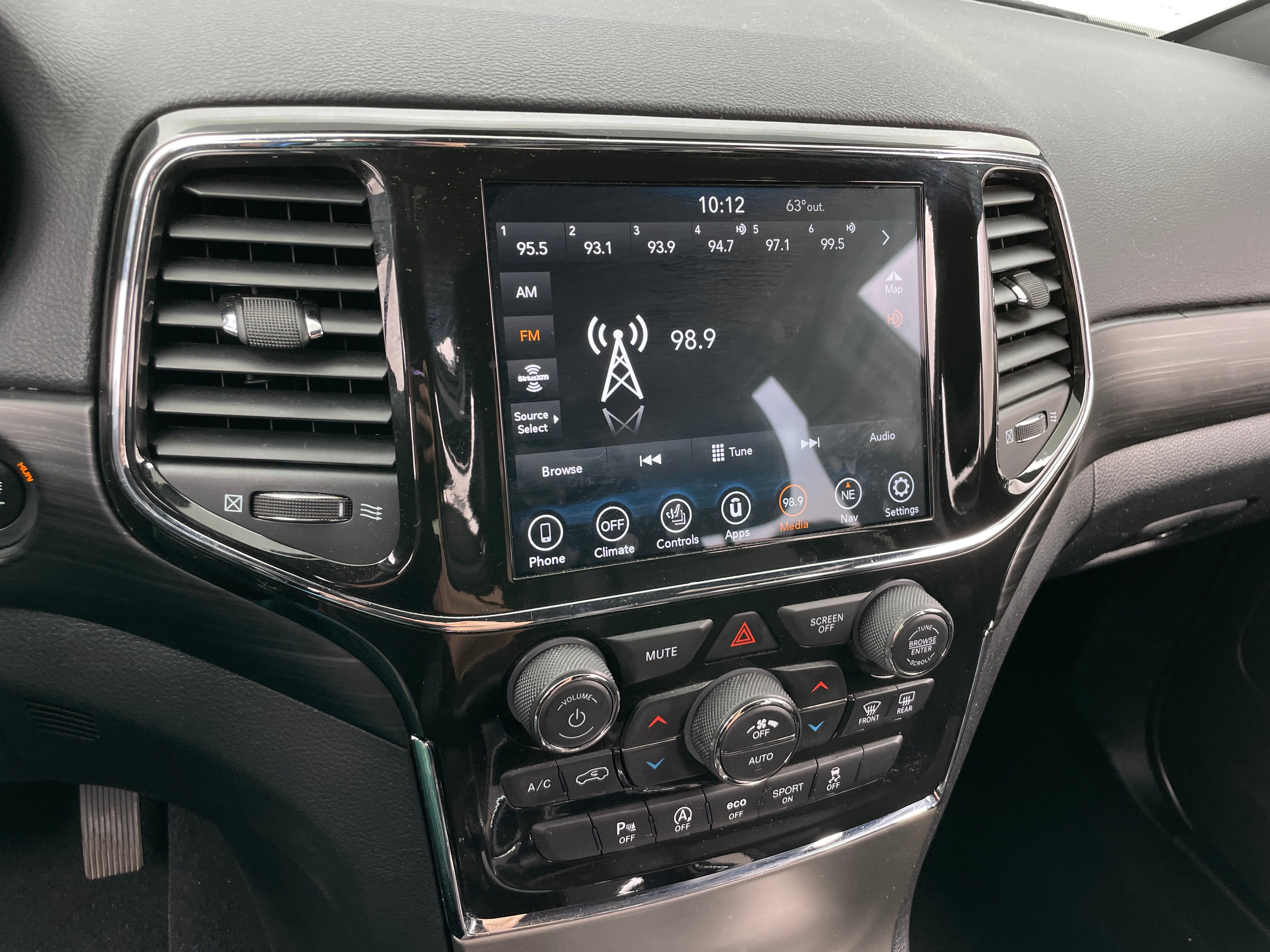 2021 Jeep Grand Cherokee Laredo 3