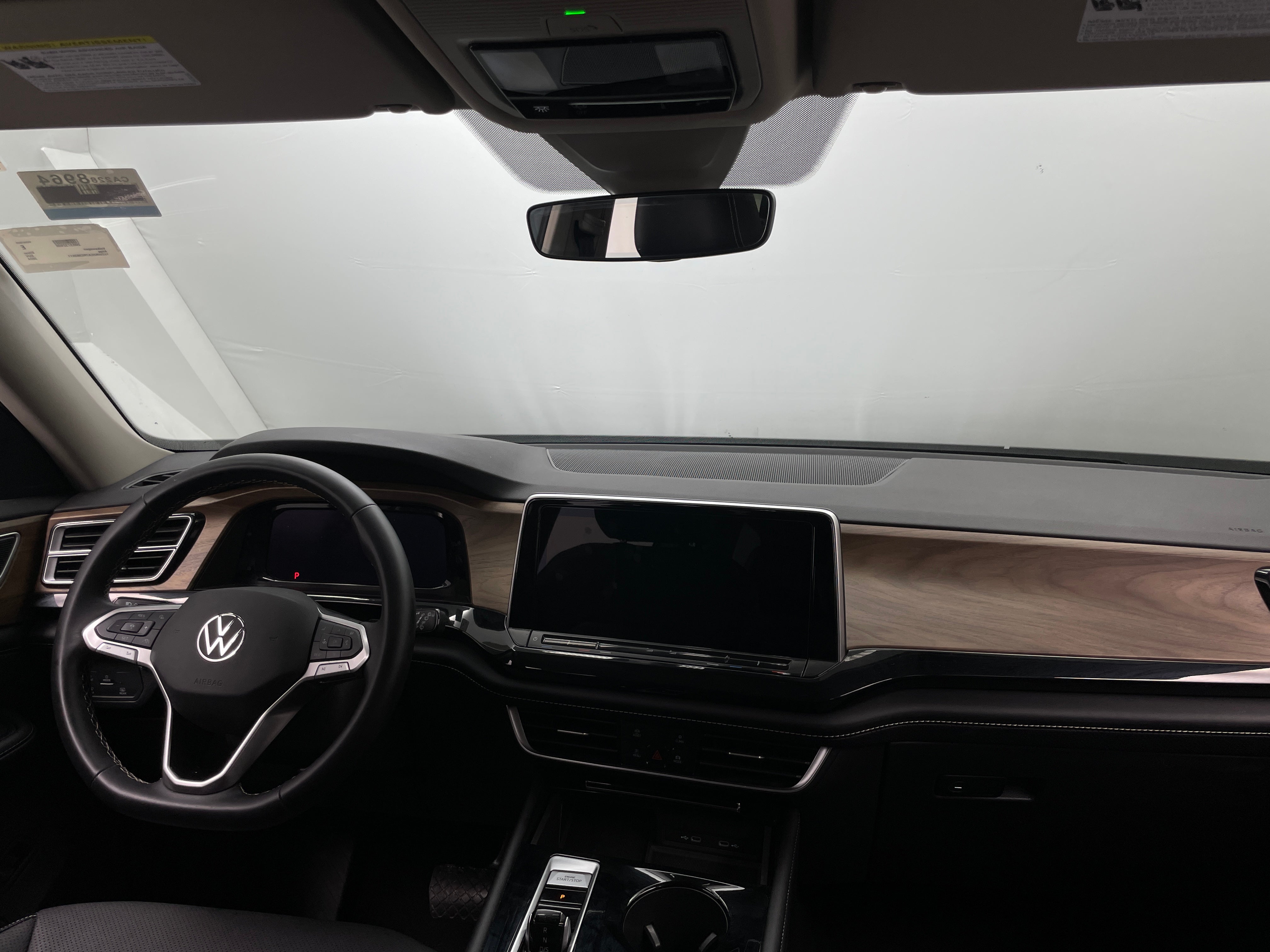 2024 Volkswagen Atlas SE 2