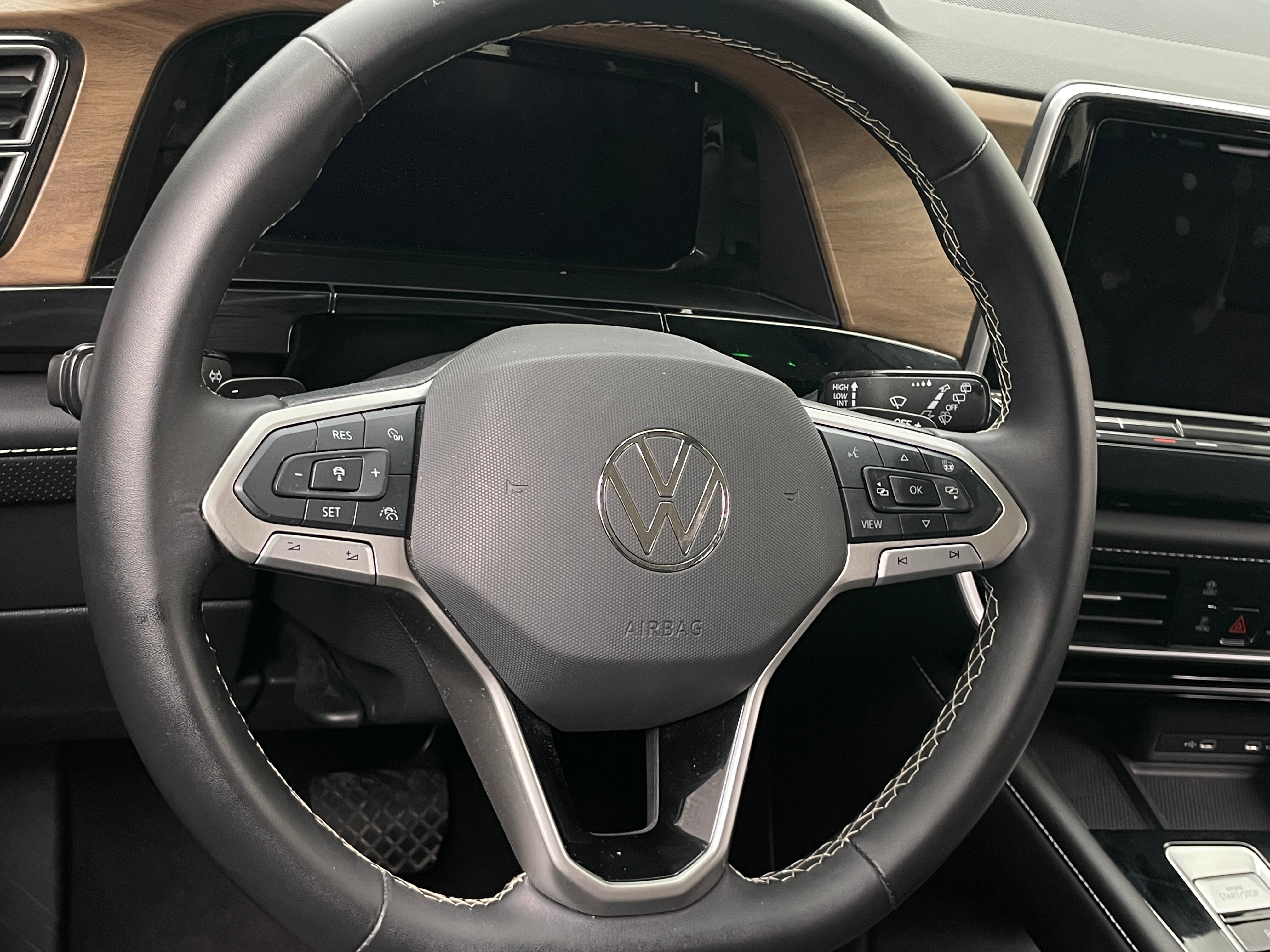 2024 Volkswagen Atlas SE 4