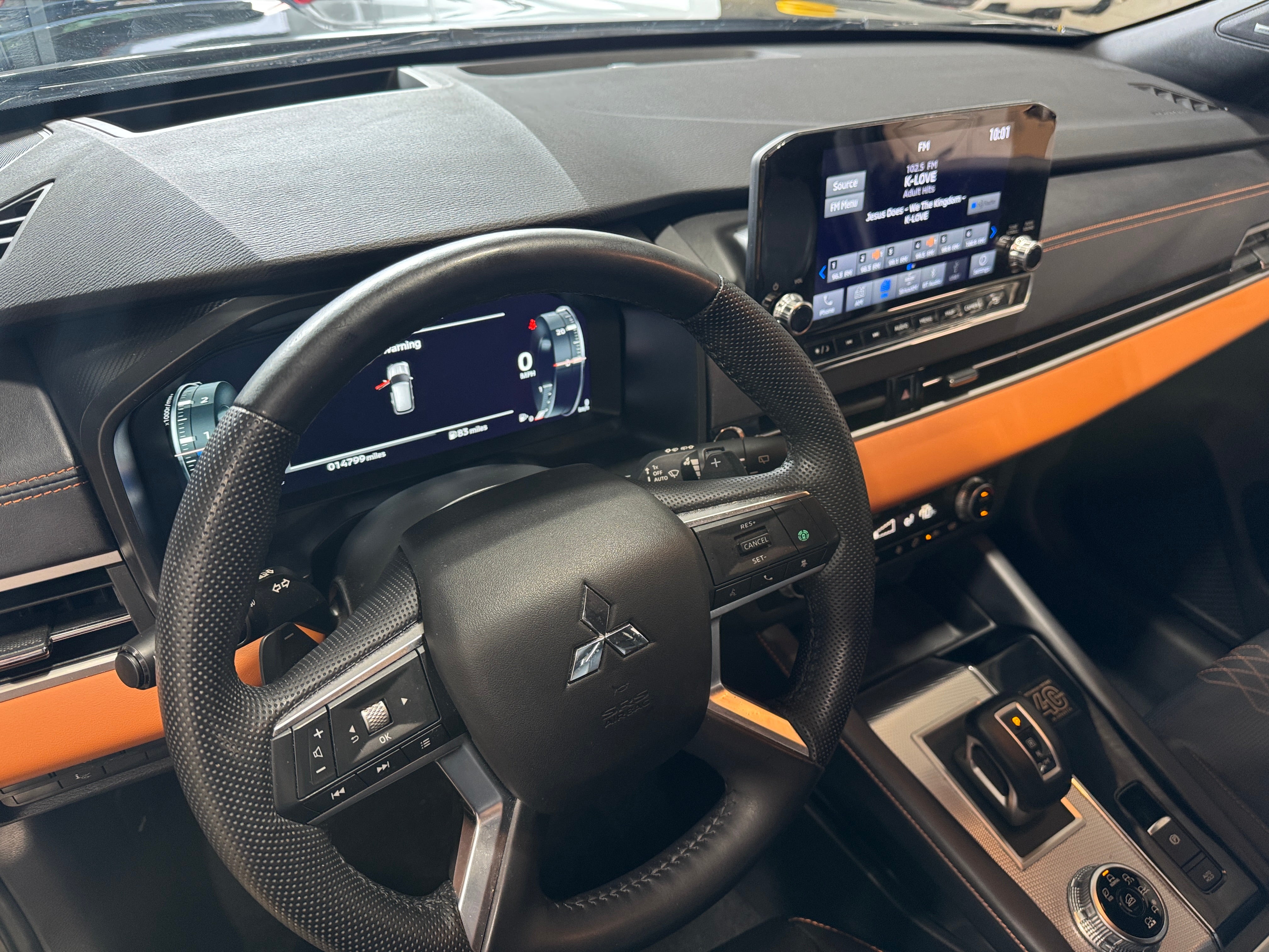 2023 Mitsubishi Outlander  2