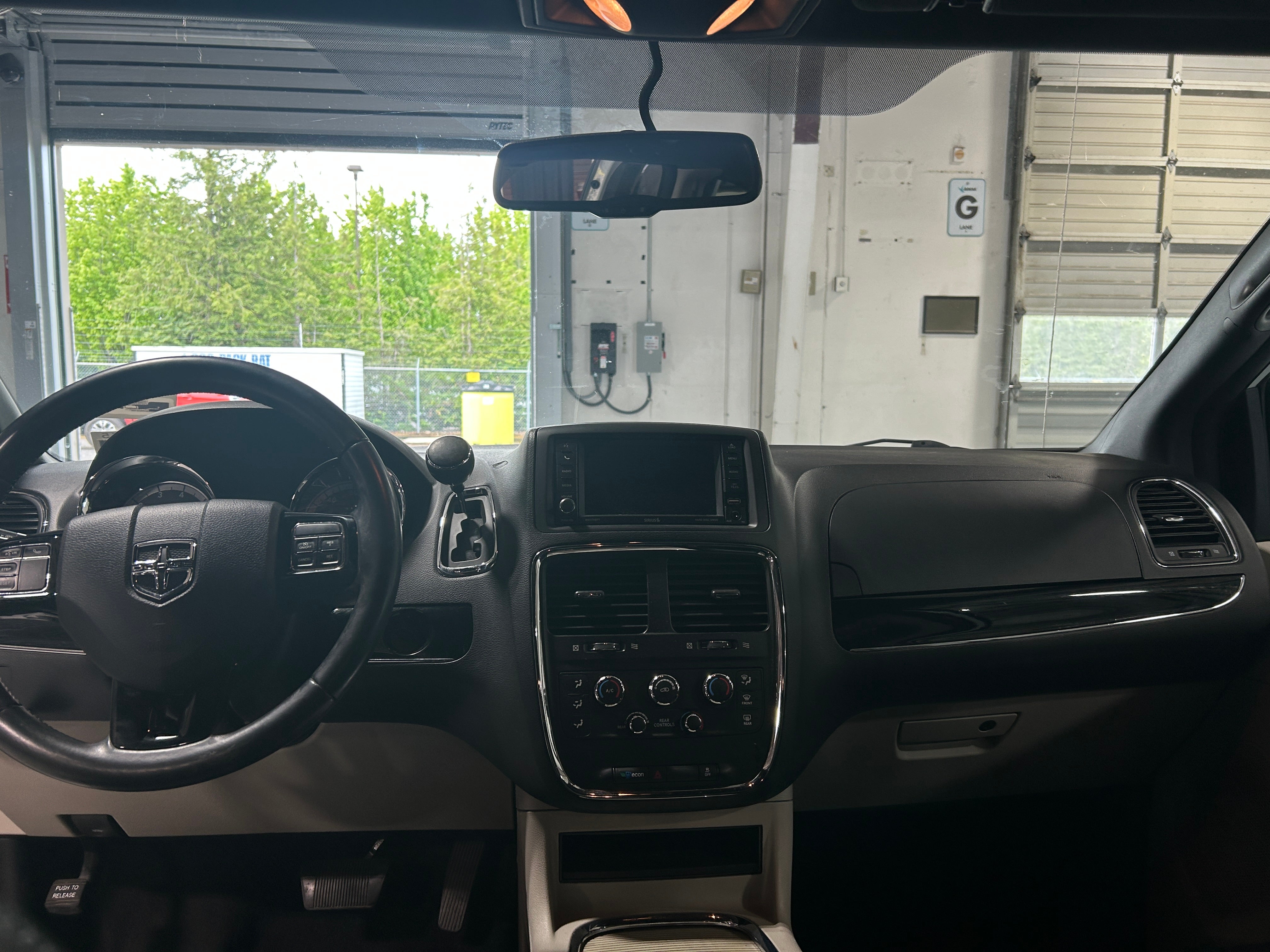 2017 Dodge Grand Caravan SXT 2