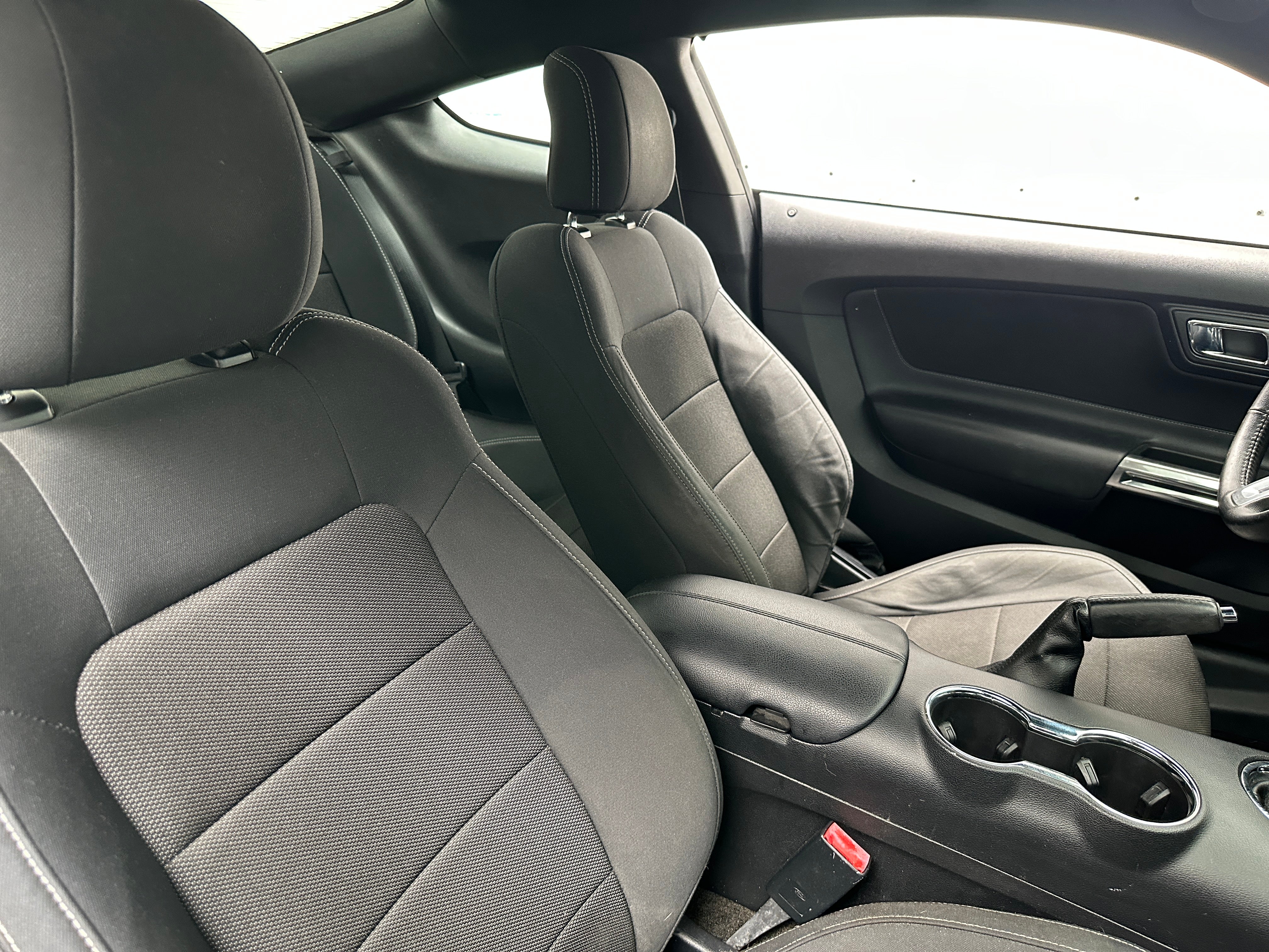 2016 Ford Mustang V6 2