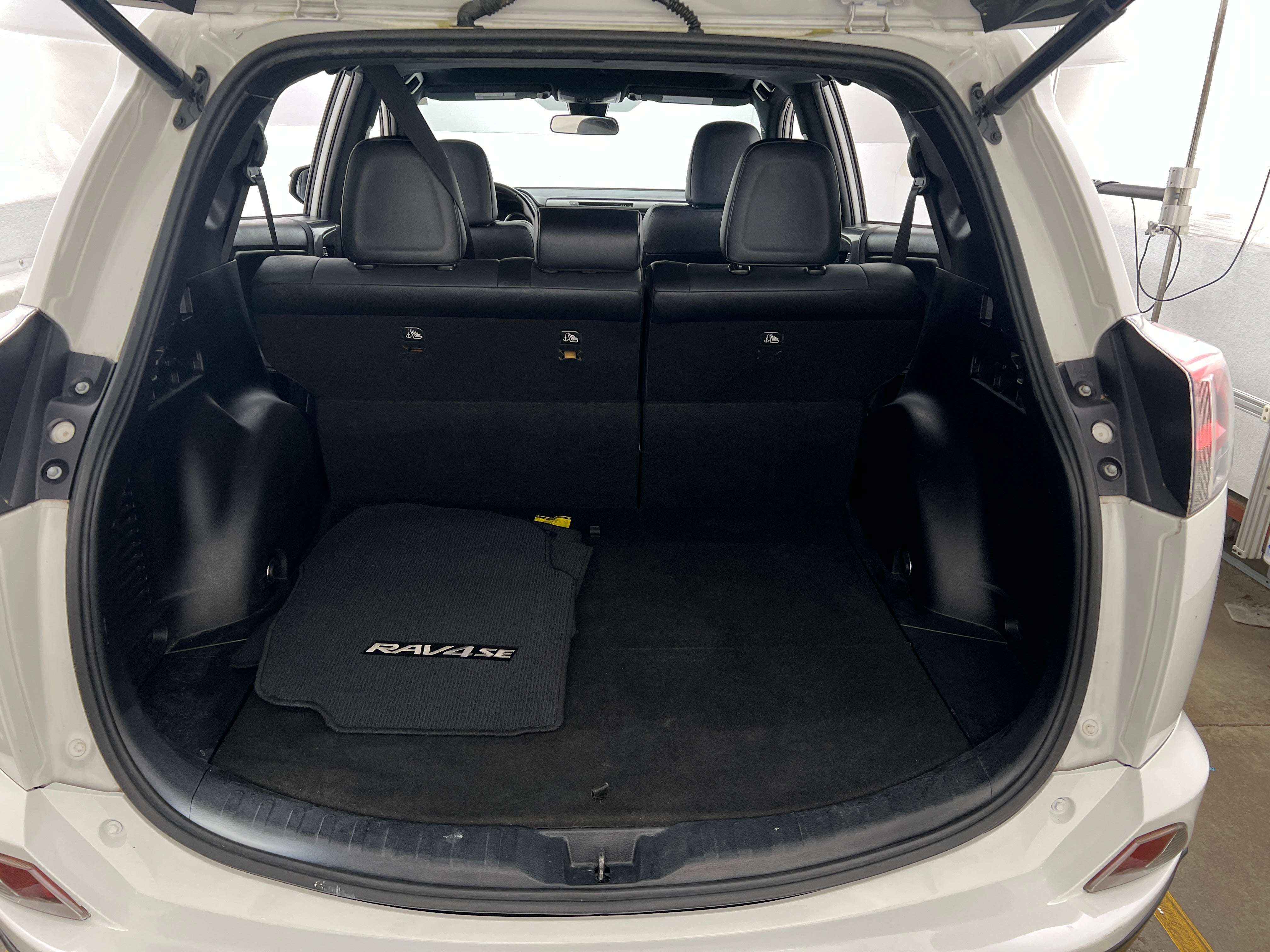2017 Toyota RAV4 SE 6