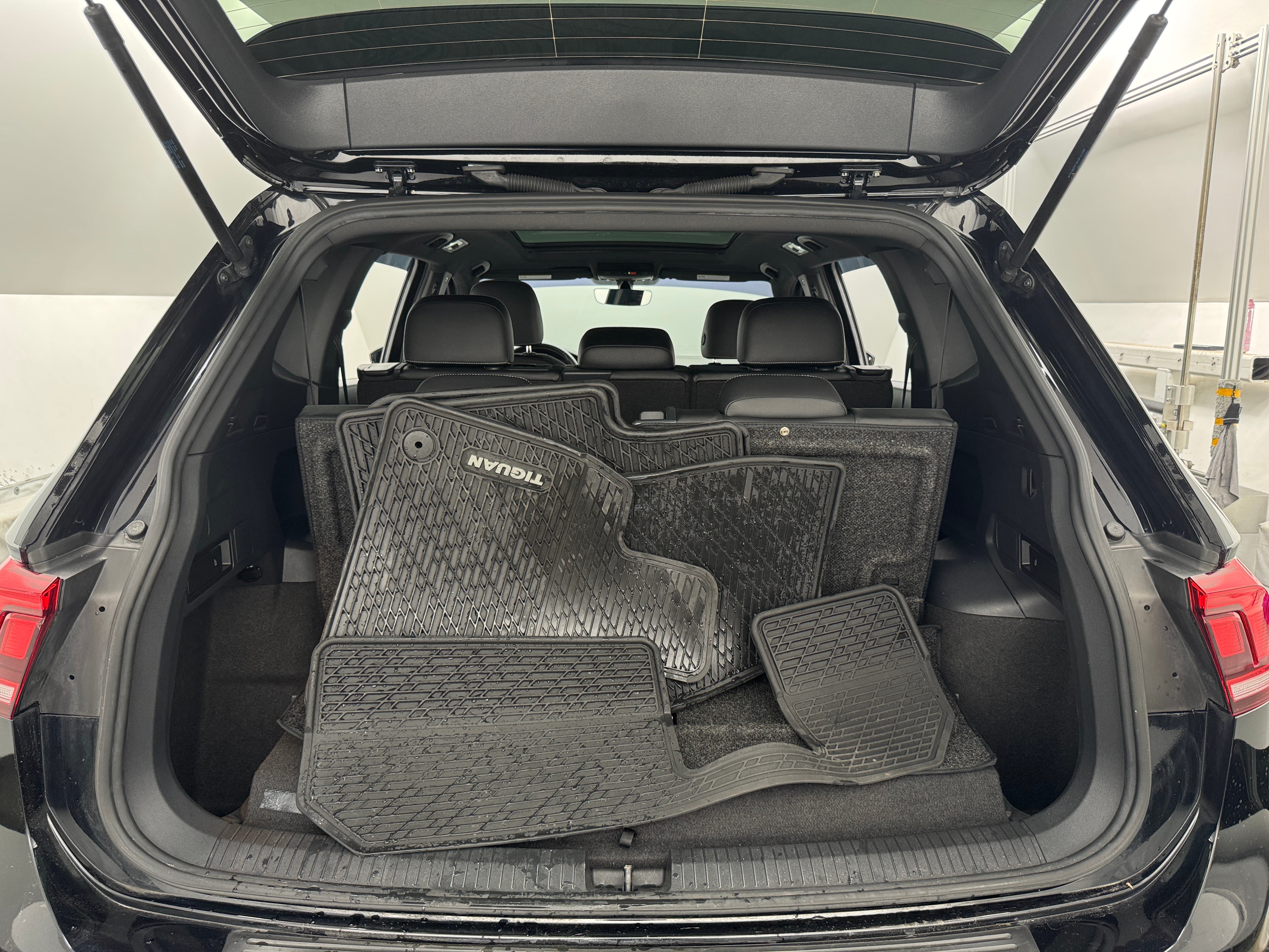 2021 Volkswagen Tiguan SE R-Line Black 6