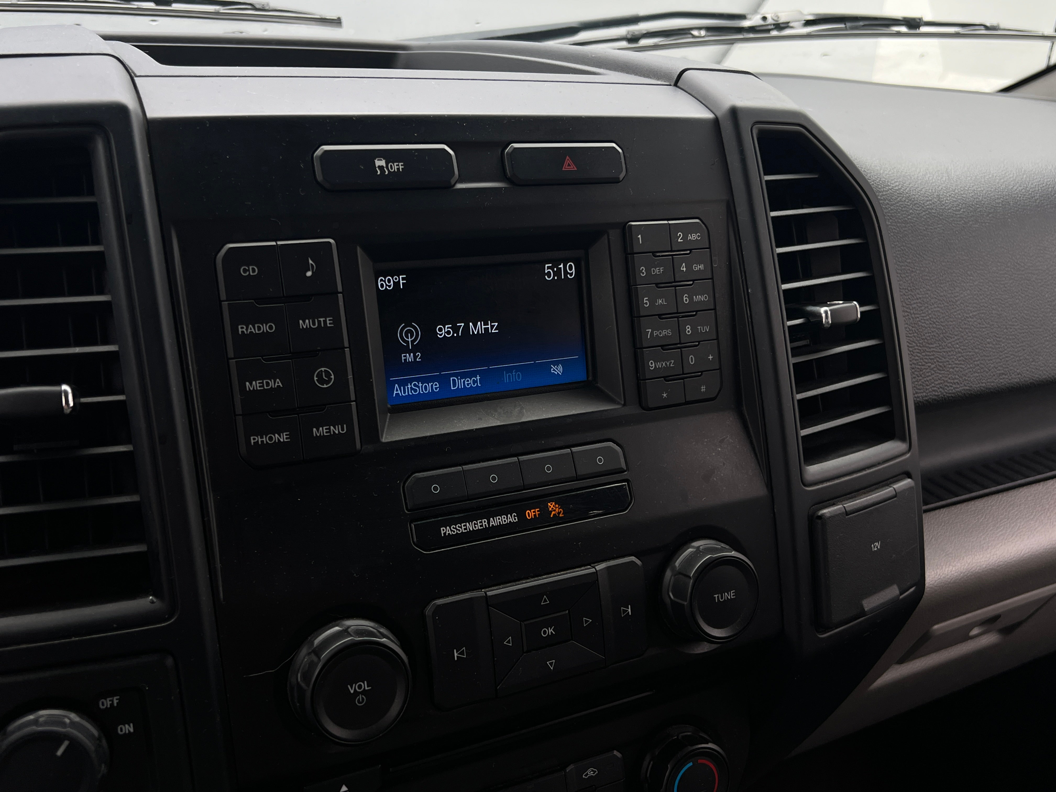 2015 Ford Econoline E-150 4