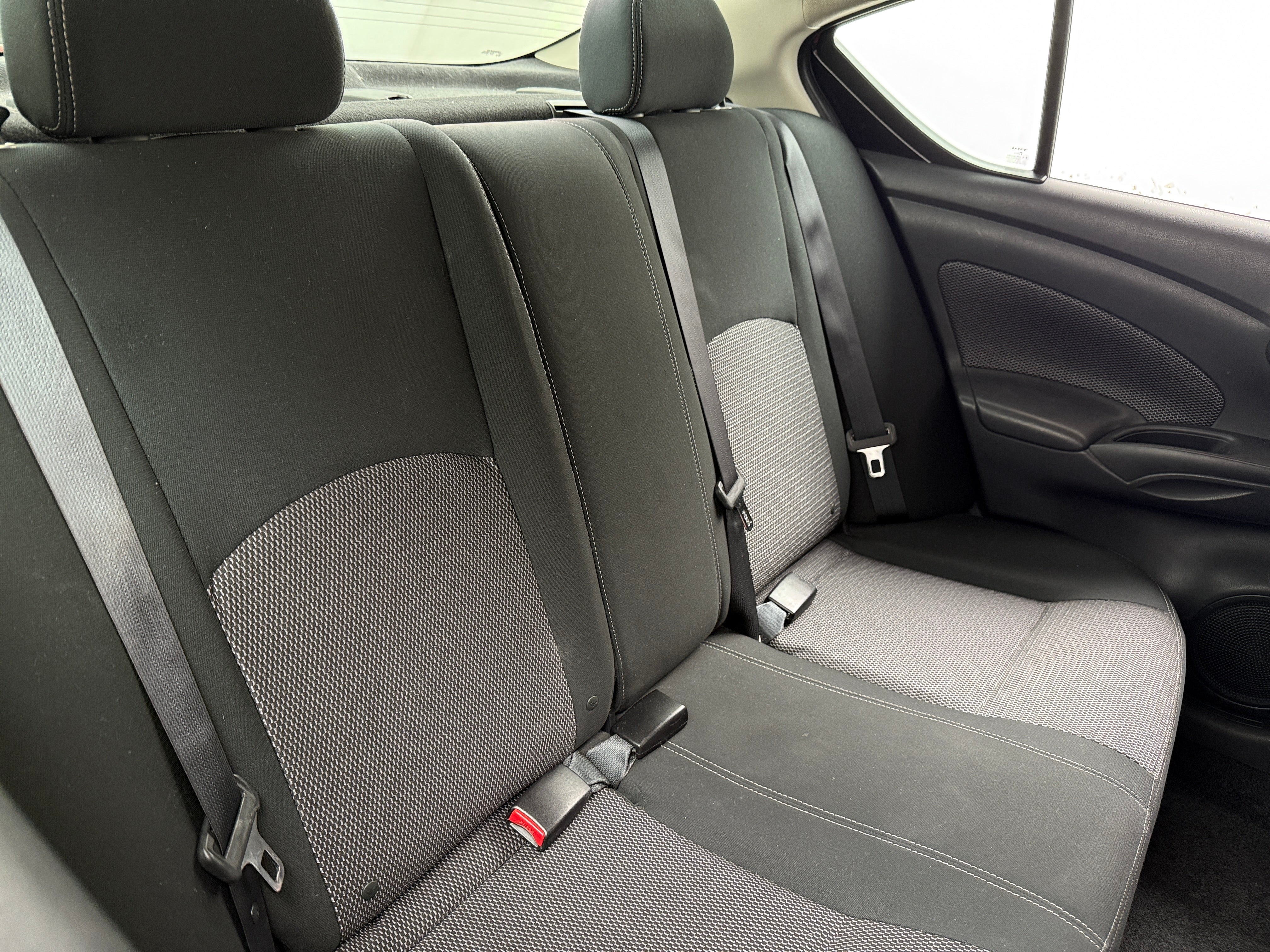 2017 Nissan Versa SV 6