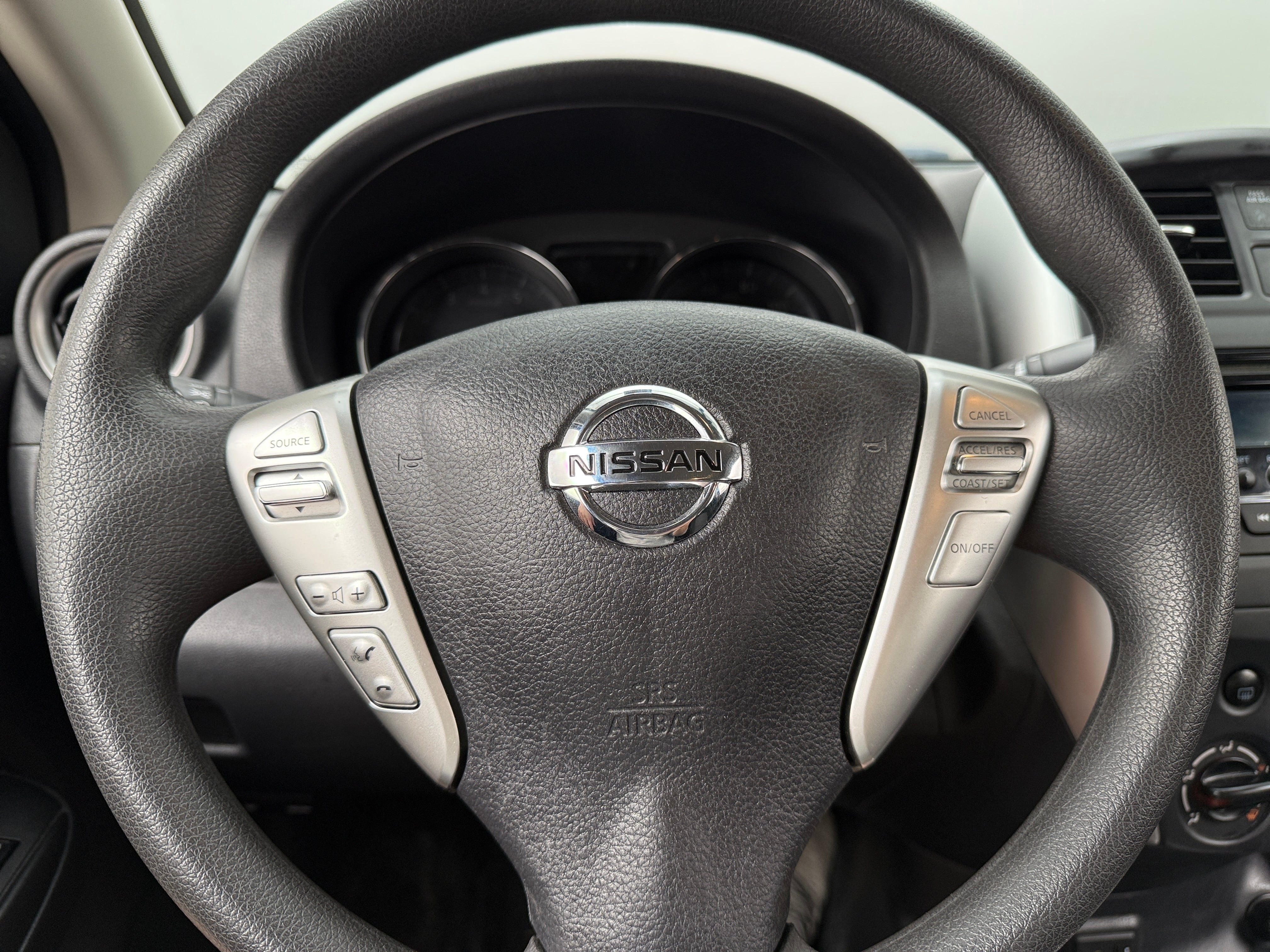 2017 Nissan Versa SV 5