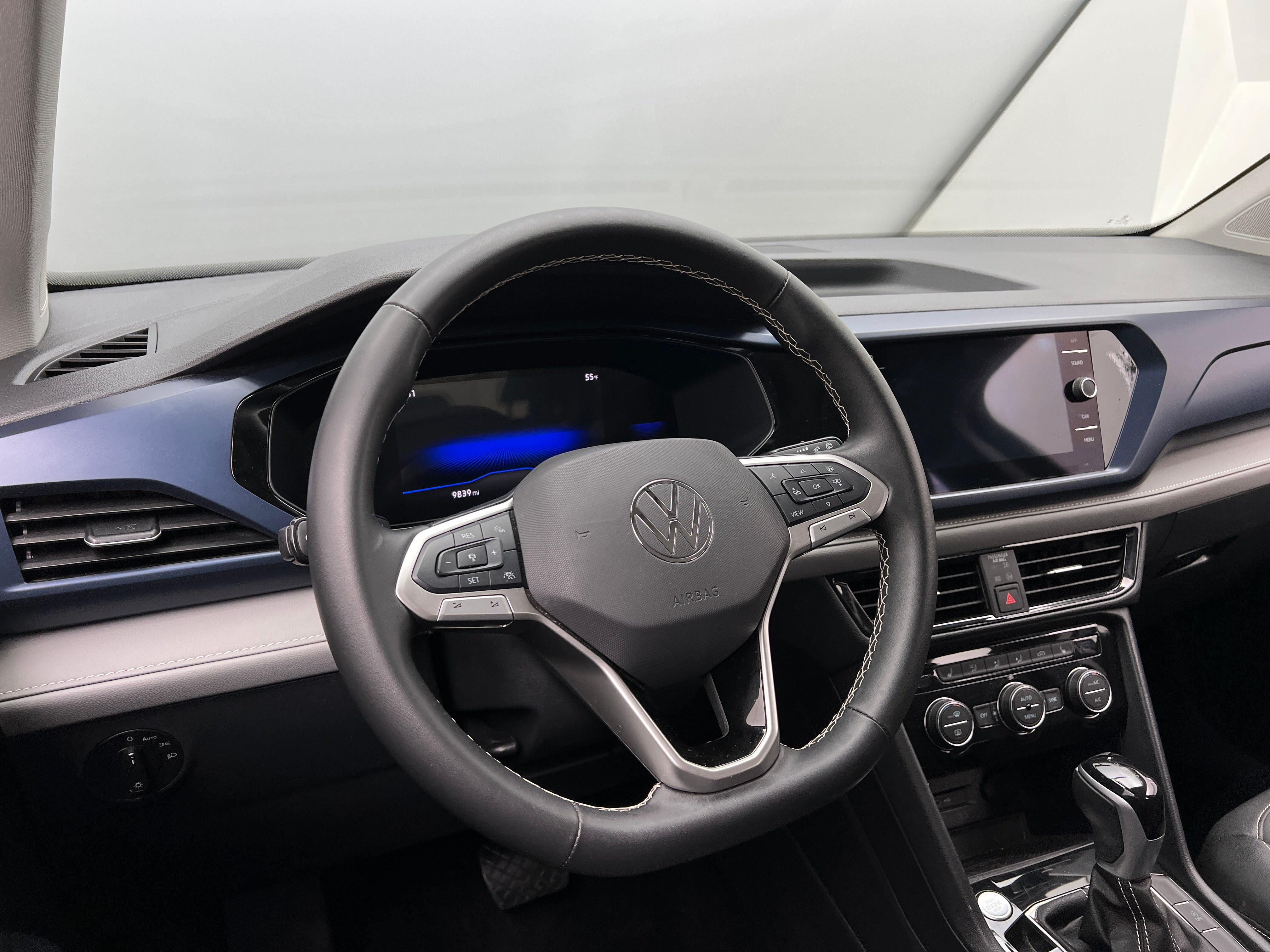 2024 Volkswagen Taos SE 4