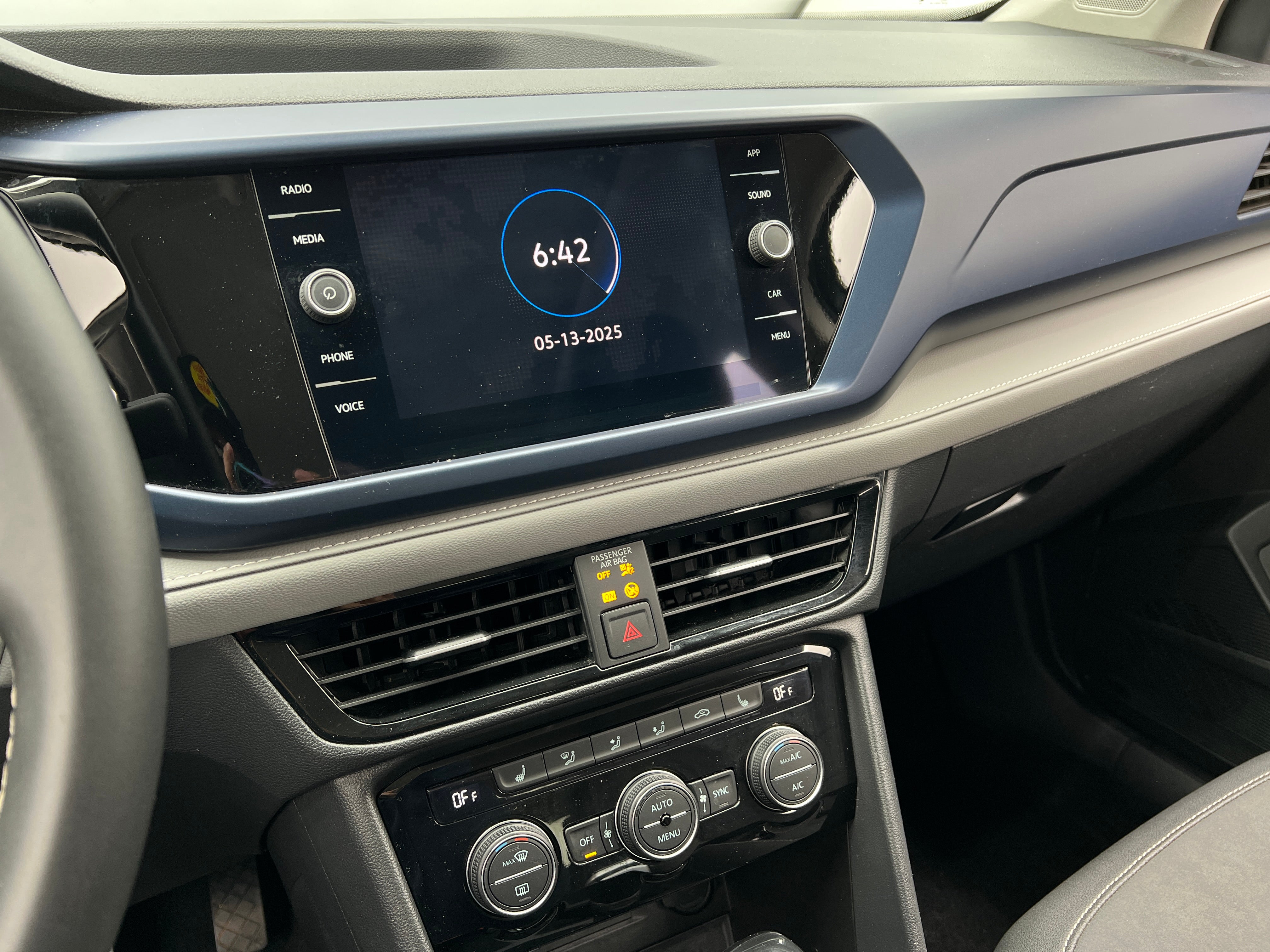 2024 Volkswagen Taos SE 3